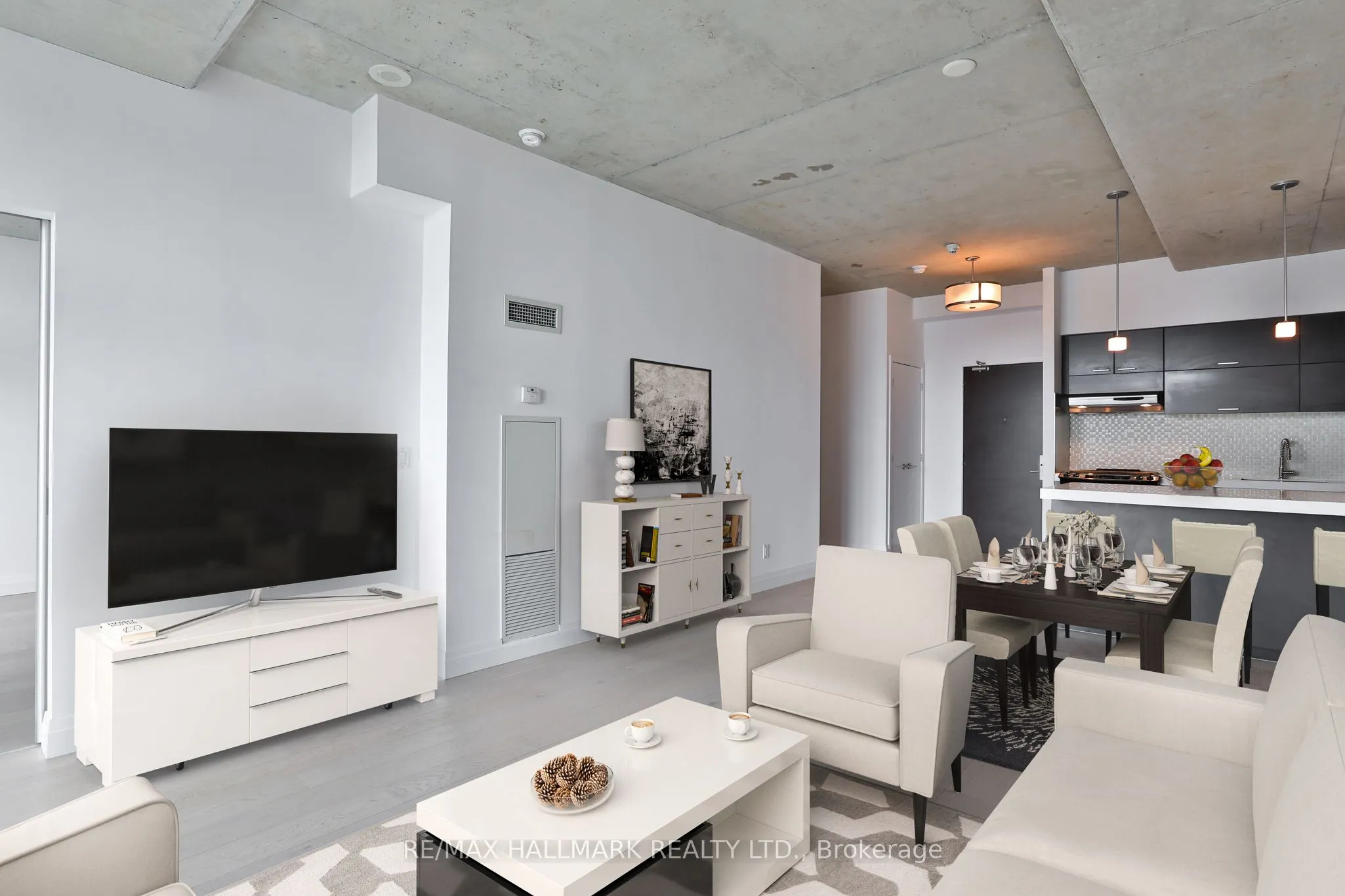 552 Wellington Street W, #1105