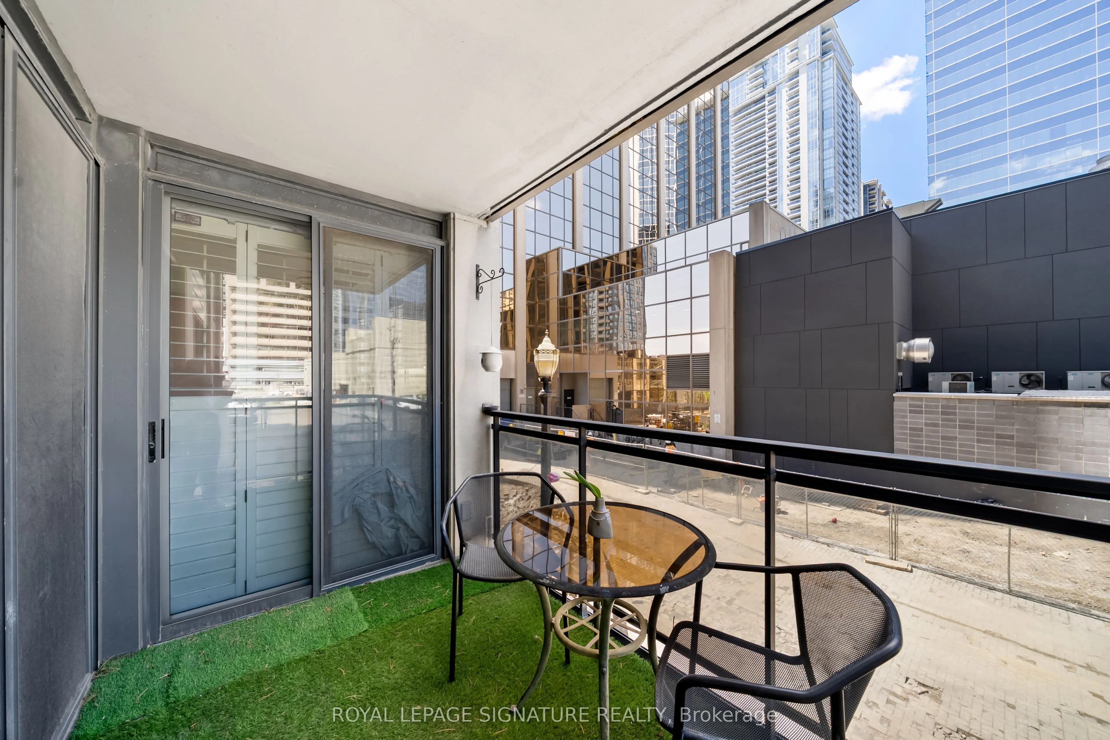 18 Hollywood Avenue, #206