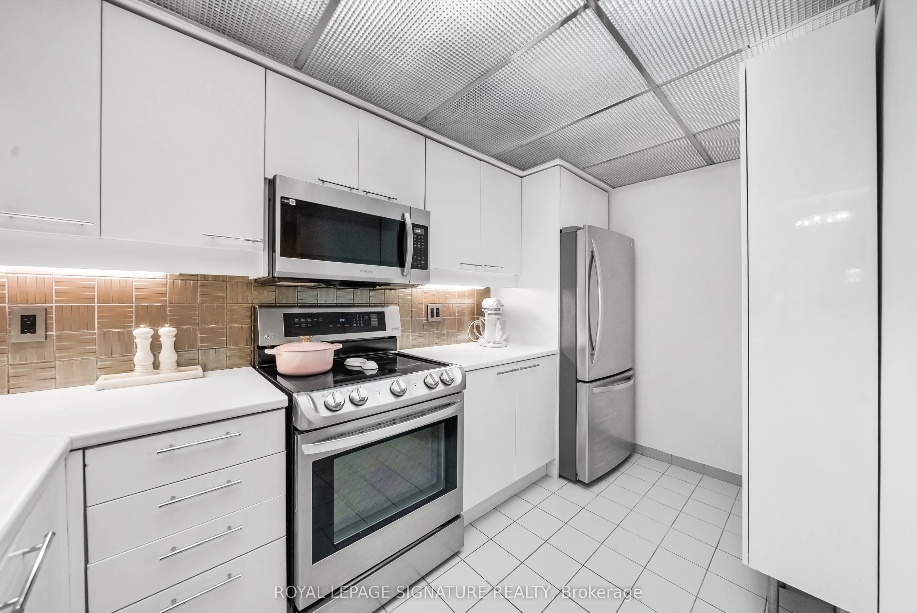 18 Hollywood Avenue, #206