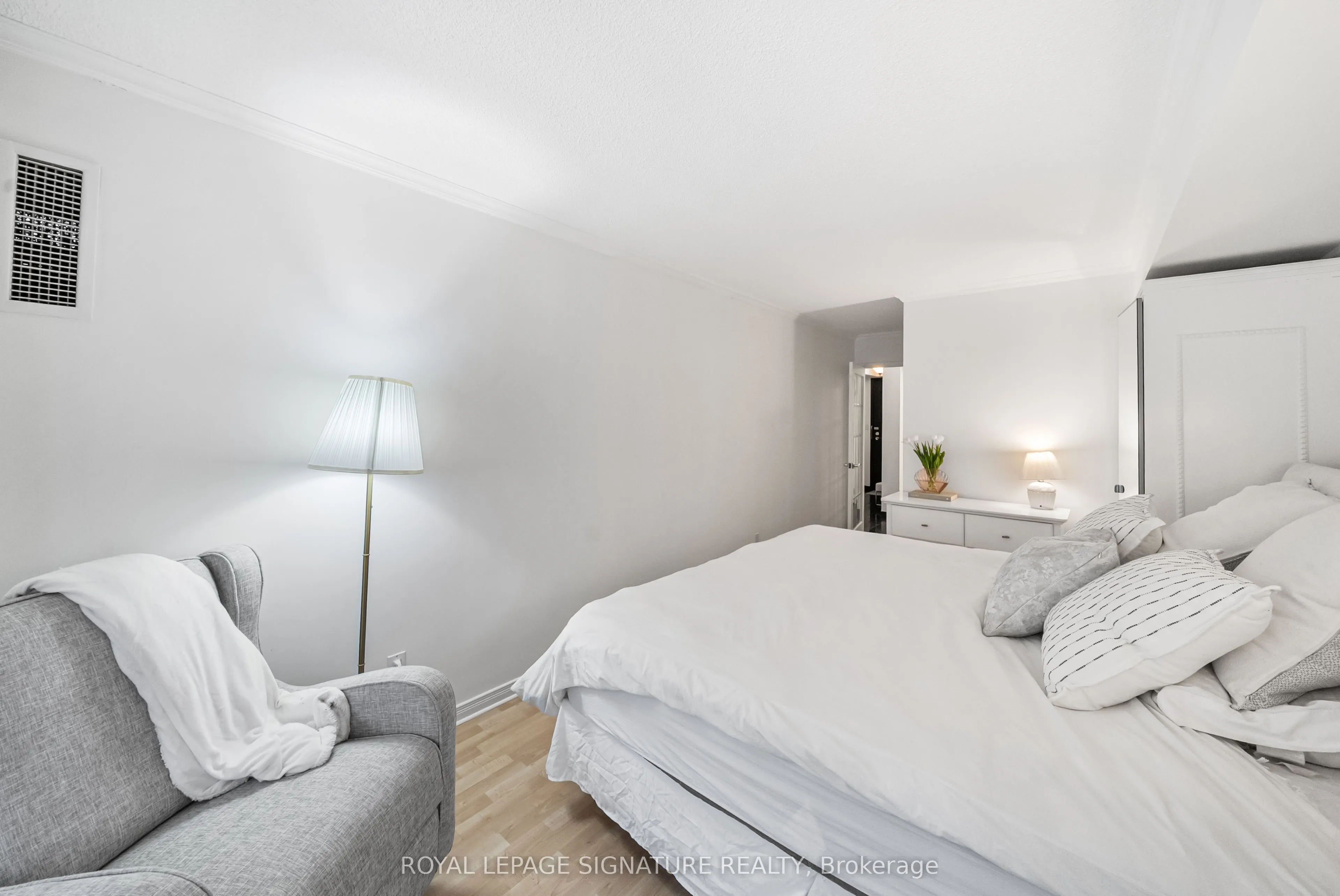 18 Hollywood Avenue, #206