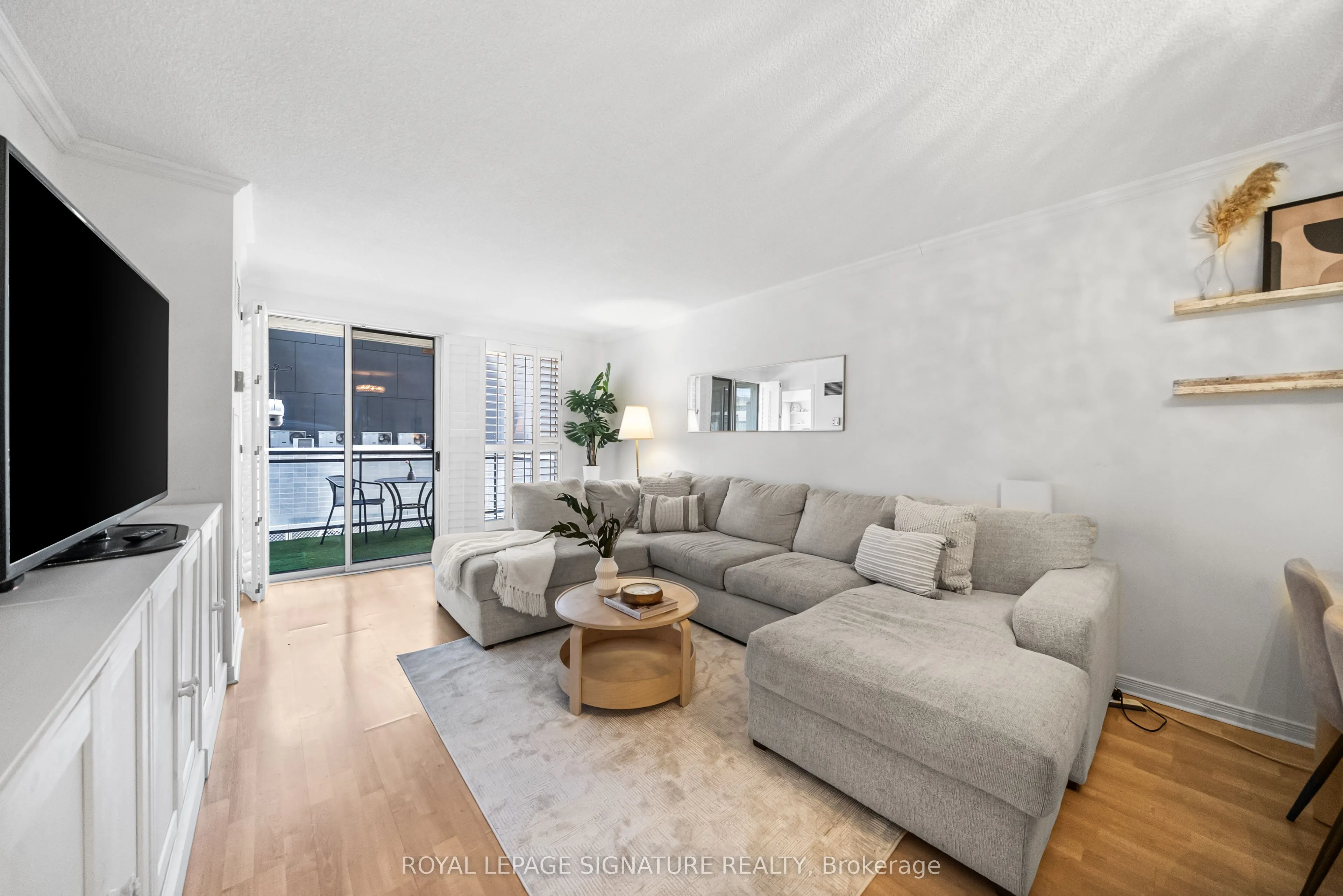 18 Hollywood Avenue, #206