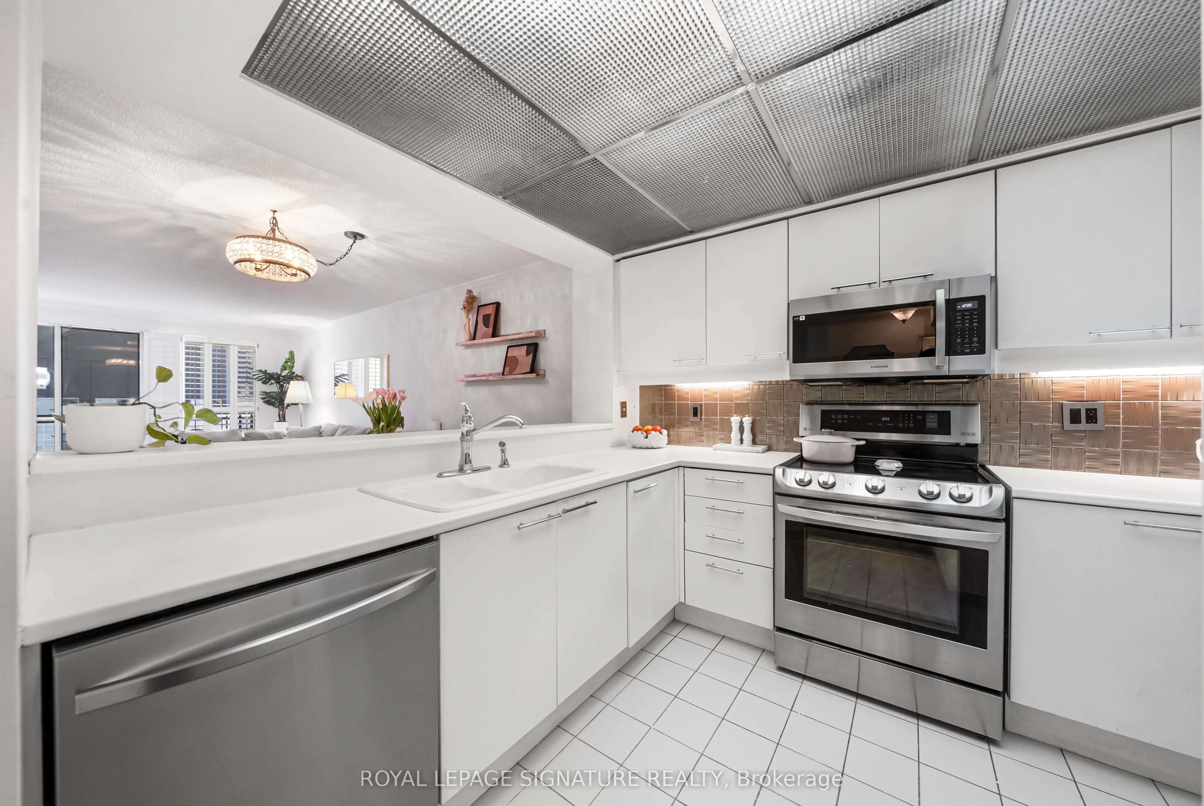 18 Hollywood Avenue, #206