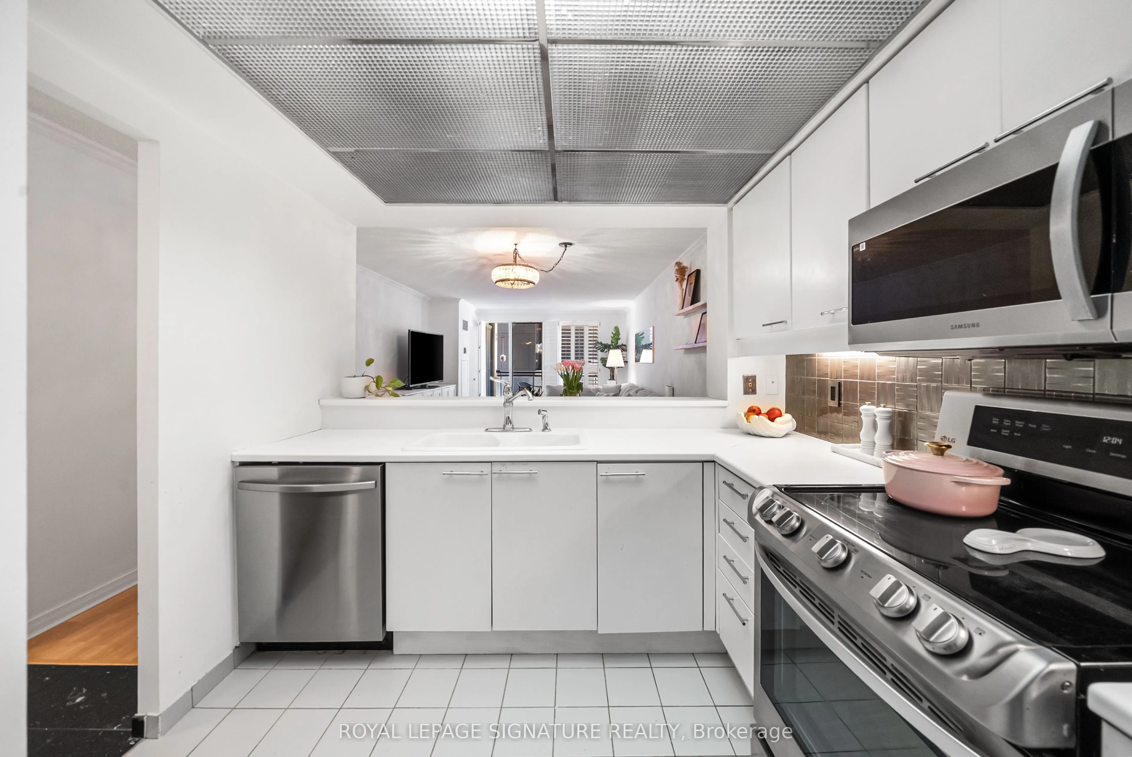 18 Hollywood Avenue, #206