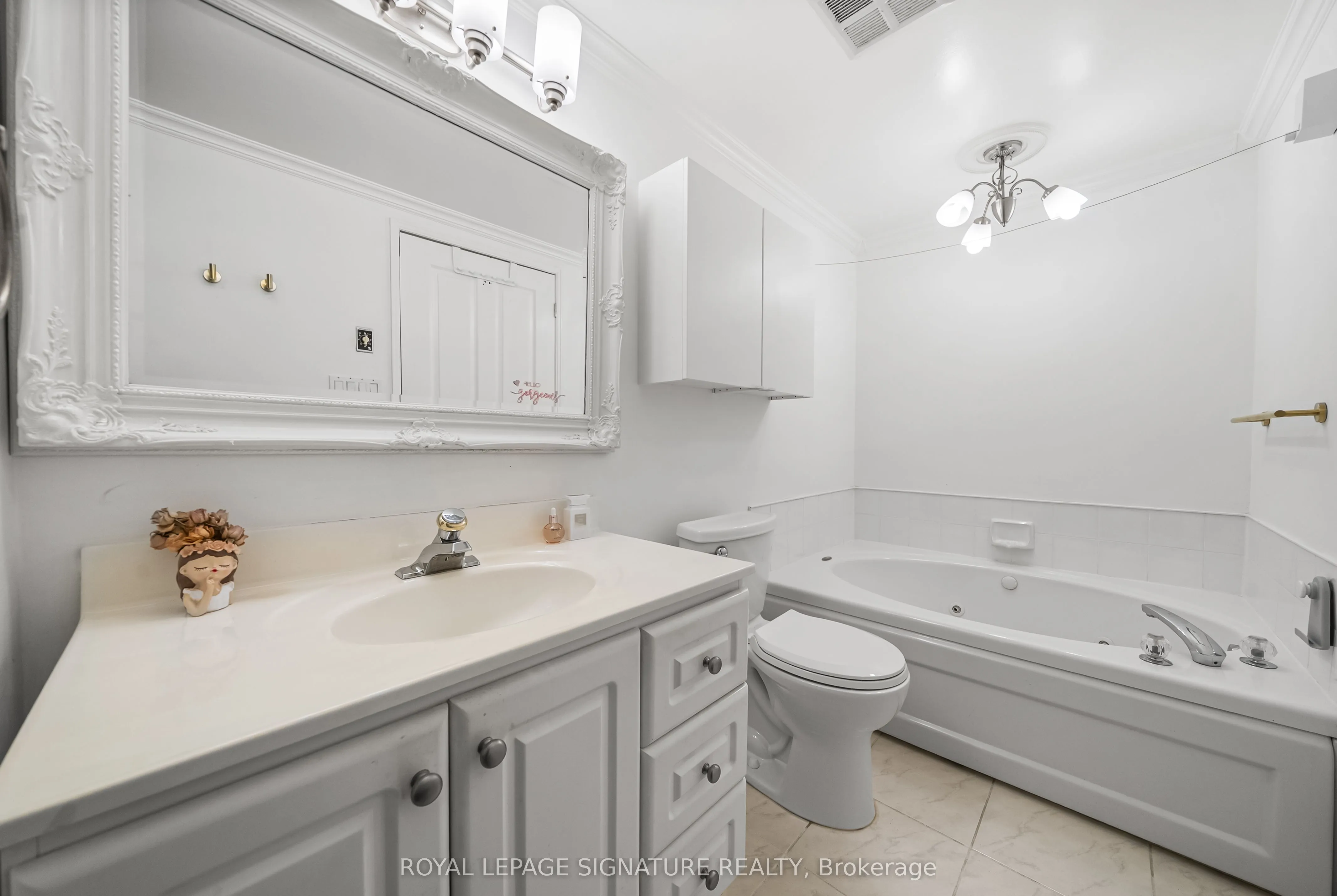 18 Hollywood Avenue, #206