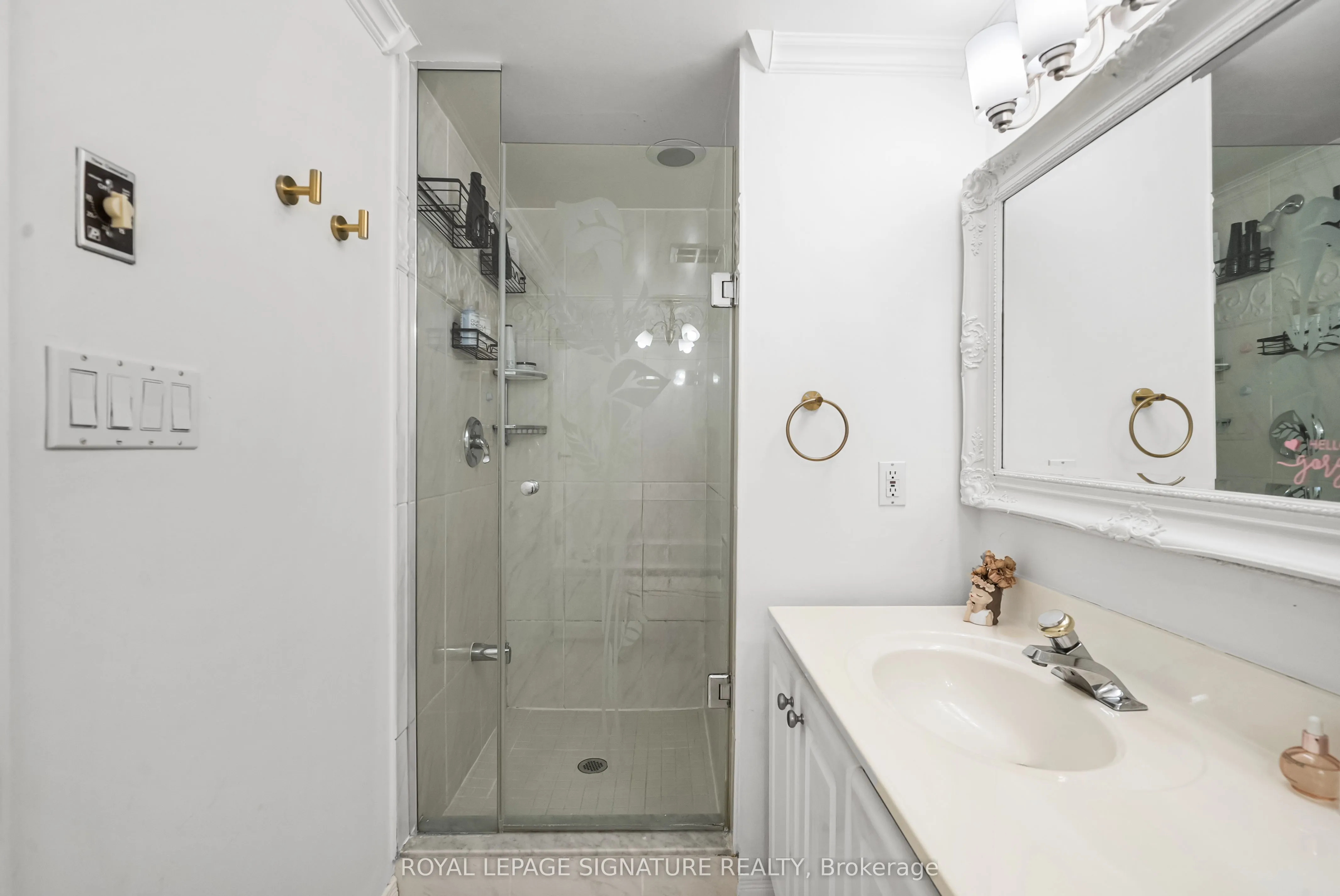 18 Hollywood Avenue, #206