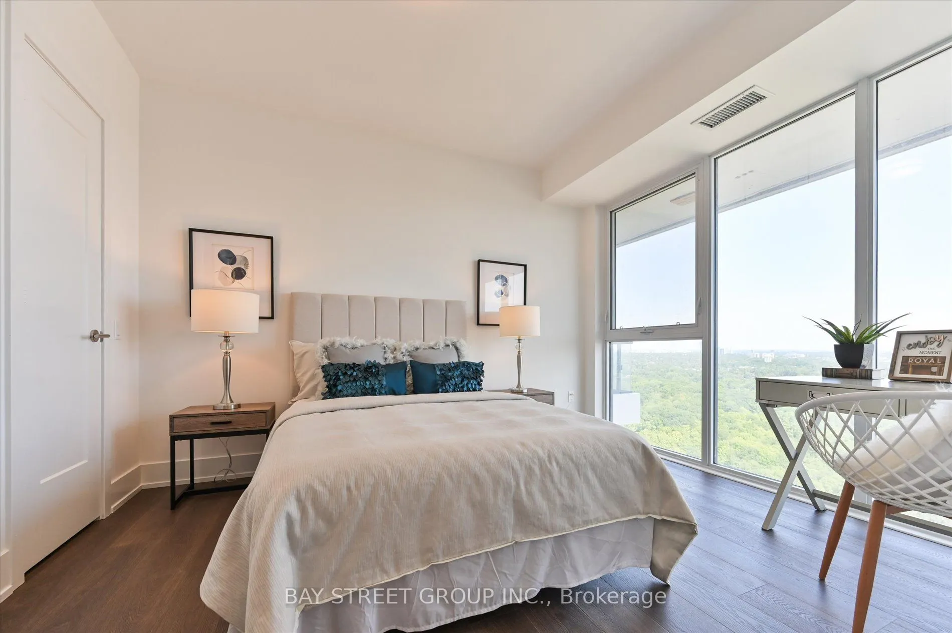 10 Inn On The Park Drive, #2704