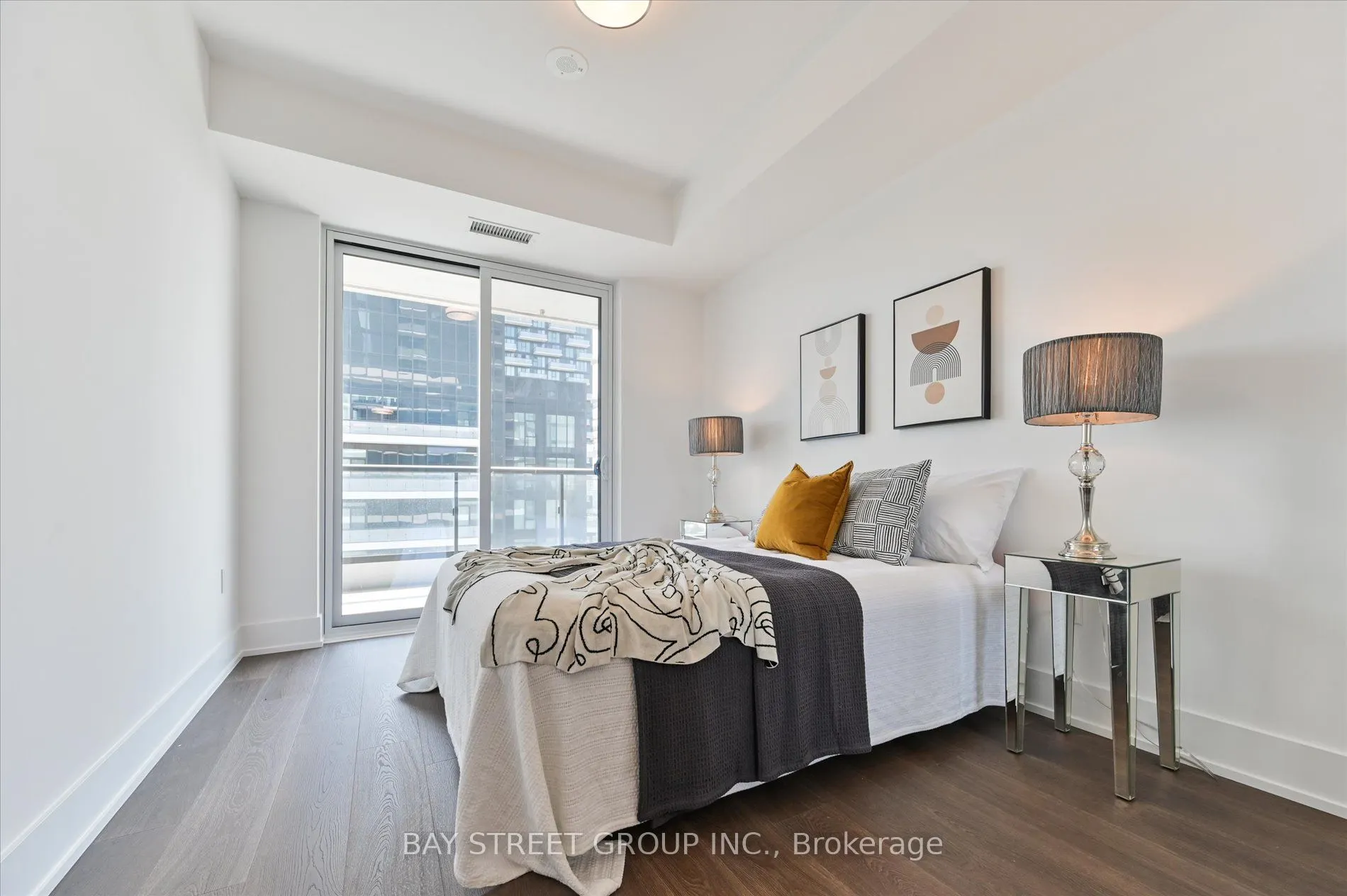 10 Inn On The Park Drive, #2704