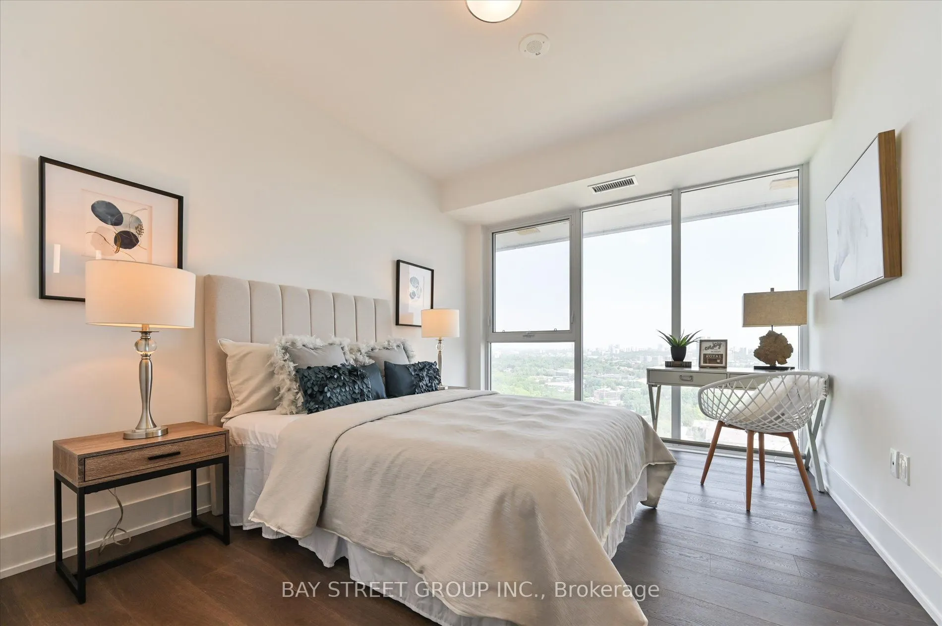 10 Inn On The Park Drive, #2704
