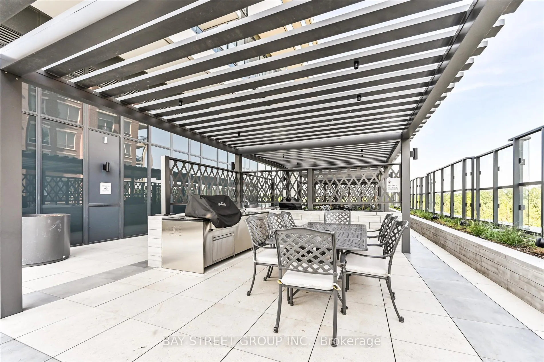 10 Inn On The Park Drive, #2704