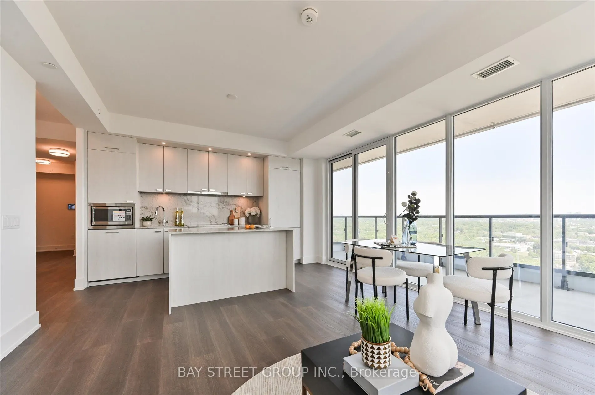 10 Inn On The Park Drive, #2704