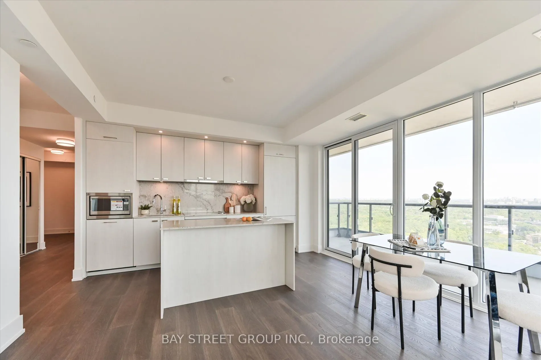 10 Inn On The Park Drive, #2704
