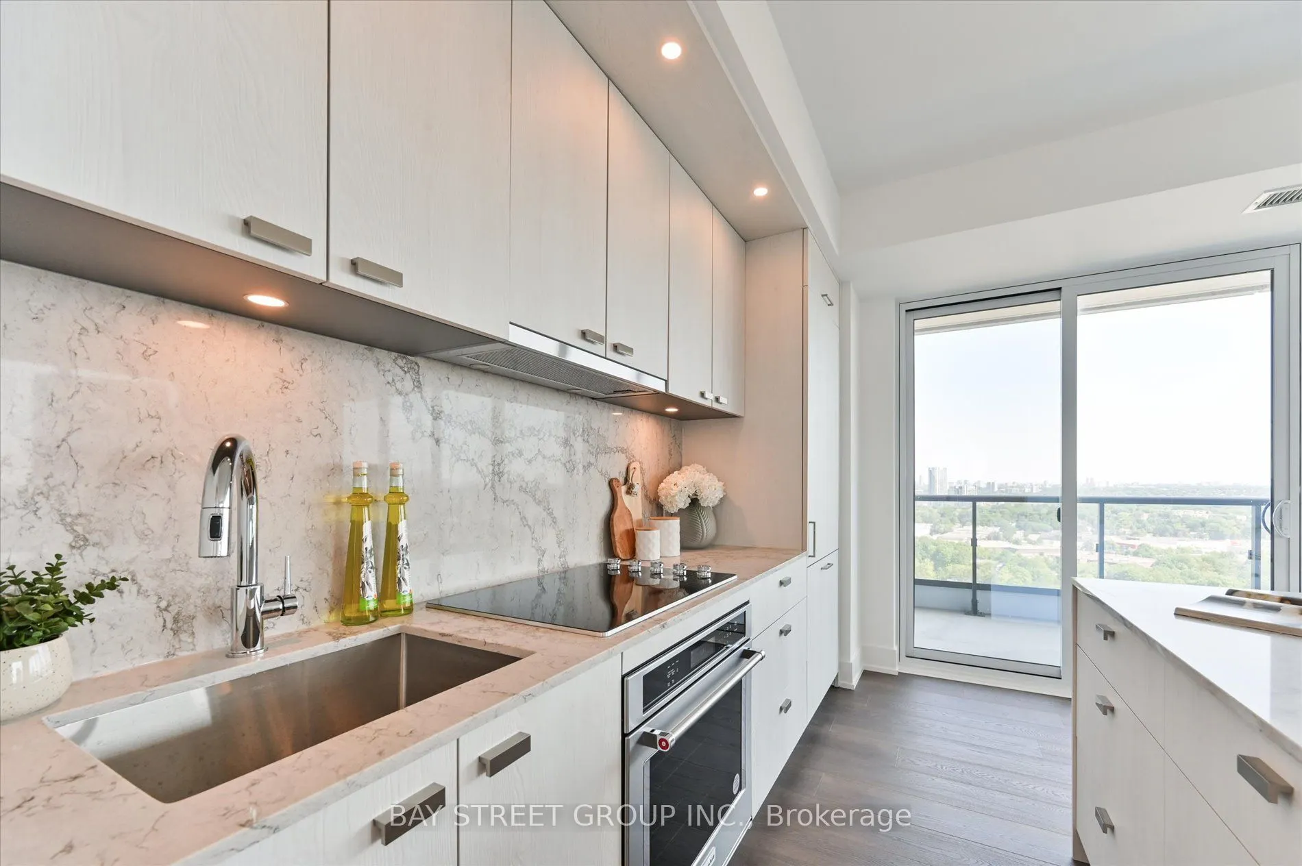 10 Inn On The Park Drive, #2704