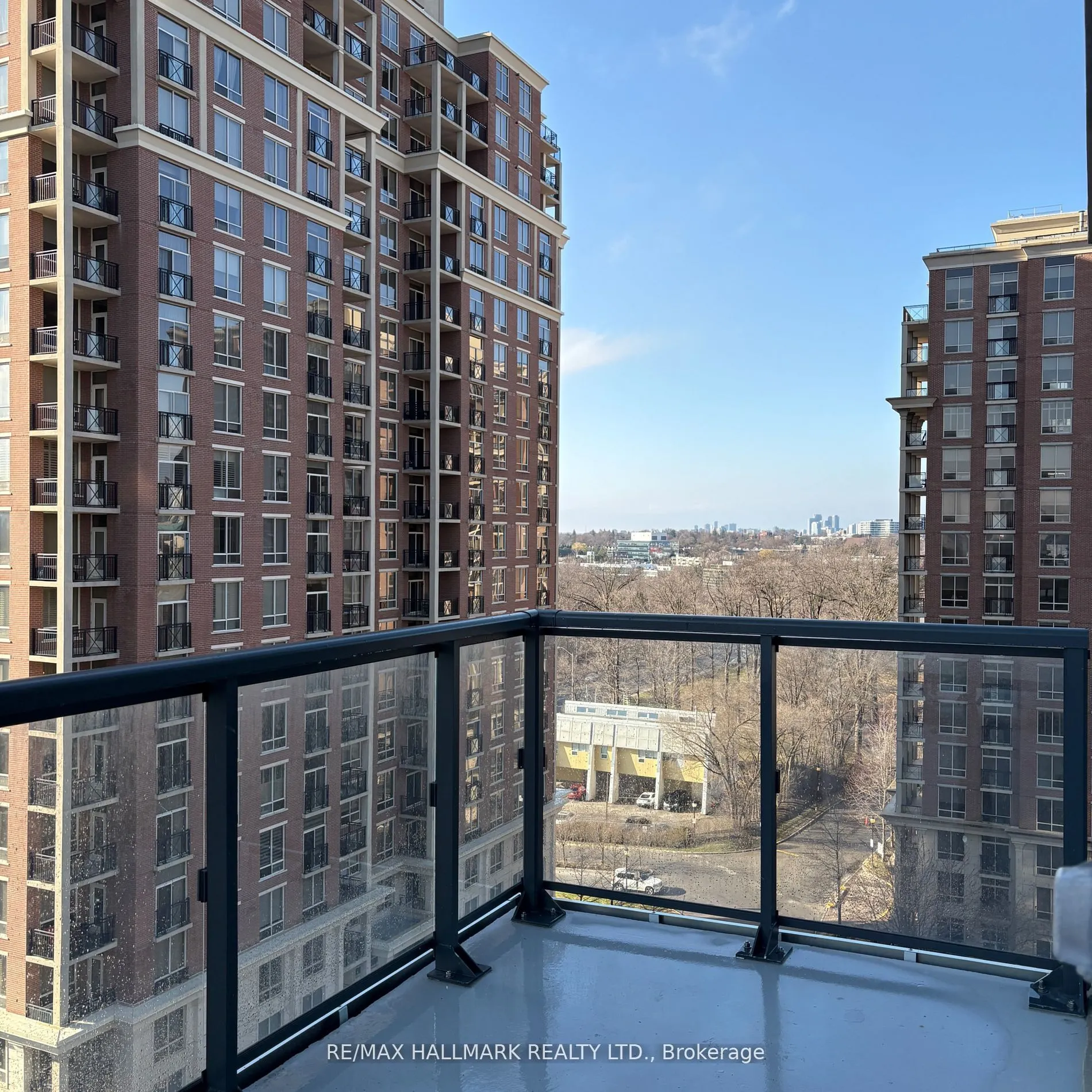 20 Inn on the Park Drive, #1037