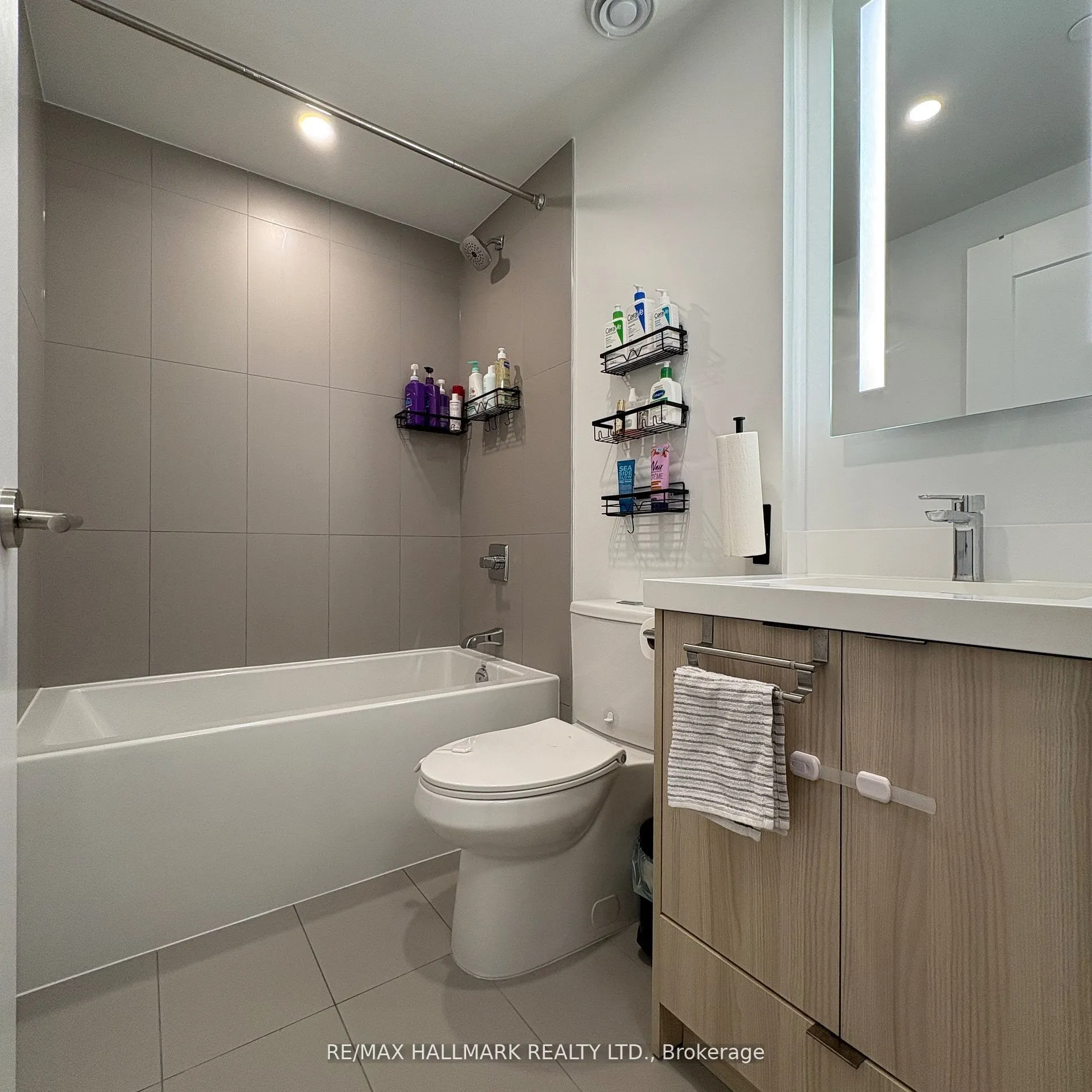20 Inn on the Park Drive, #1037