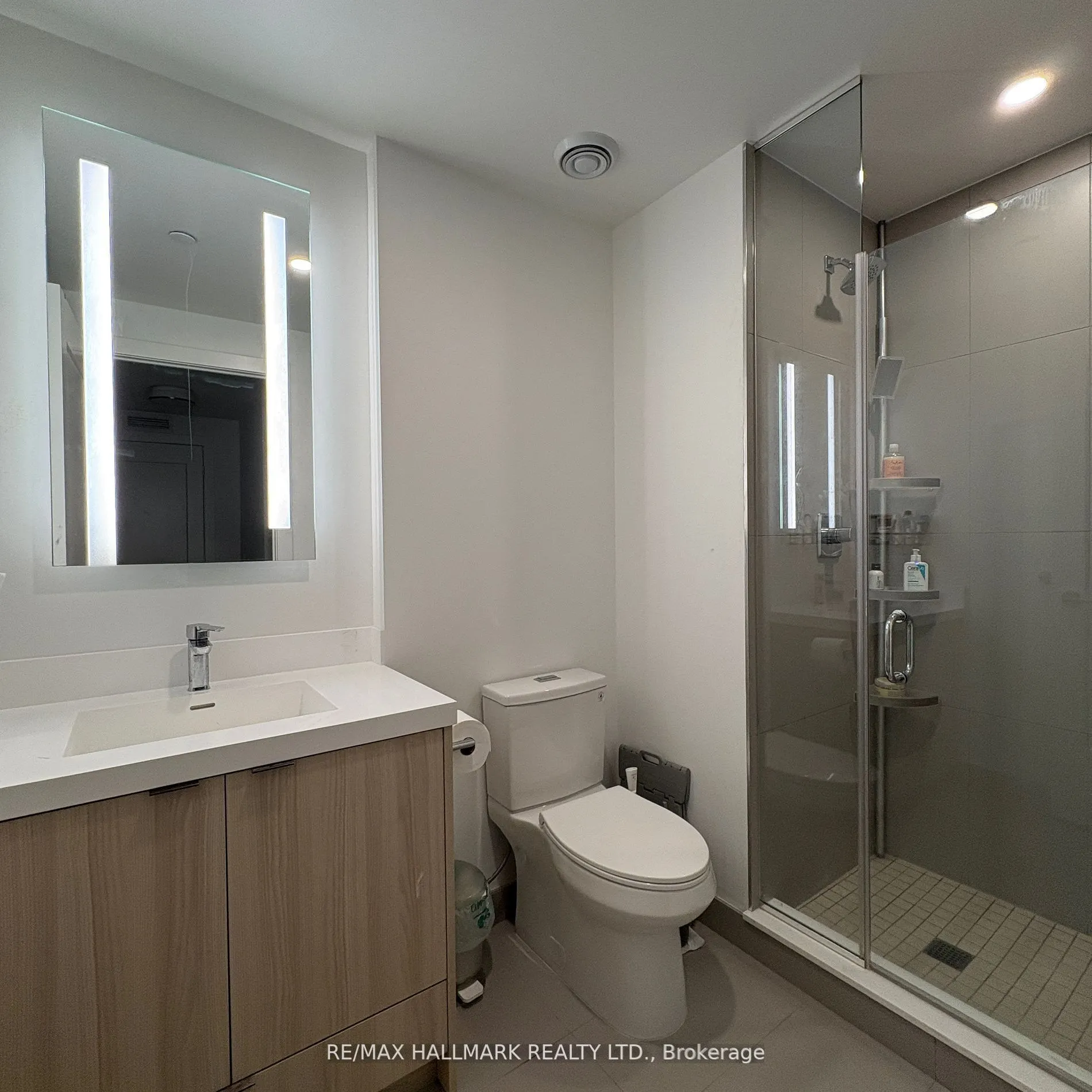 20 Inn on the Park Drive, #1037