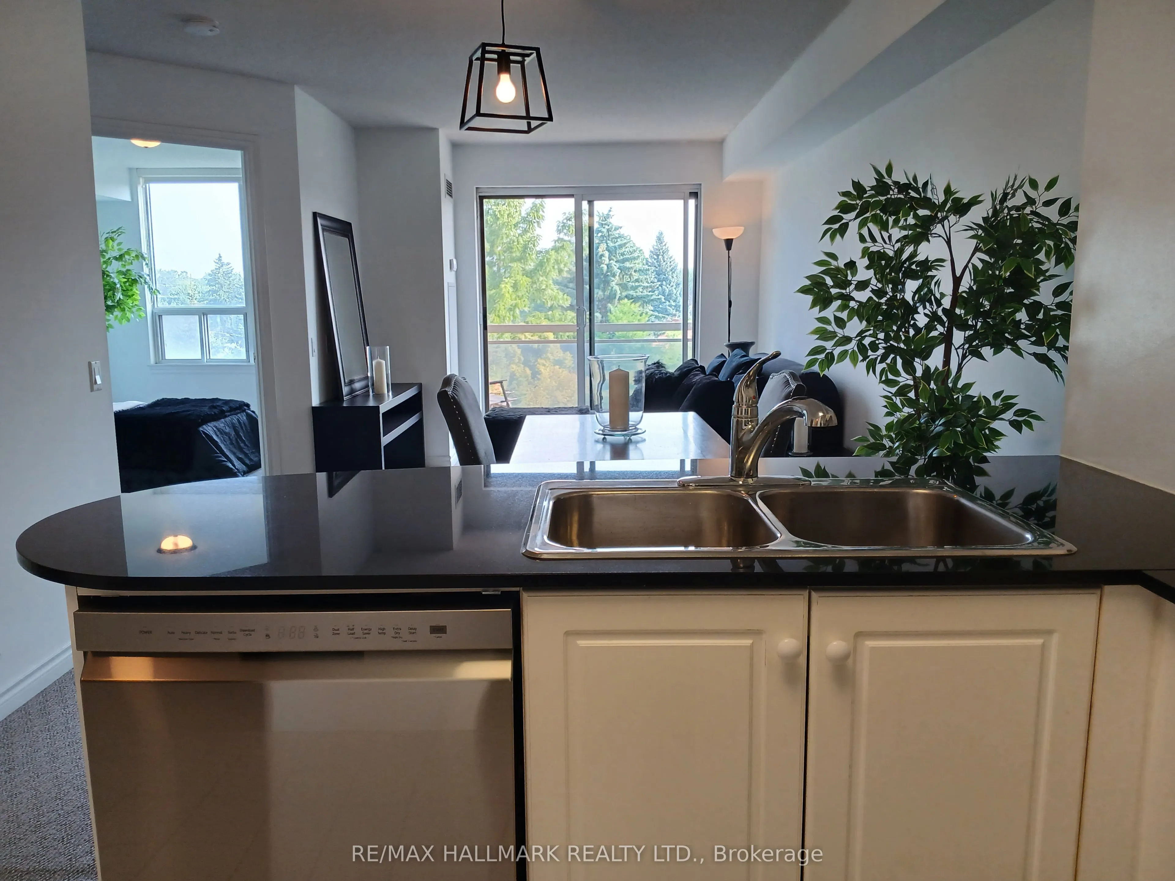 1720 Eglinton Avenue E, #503