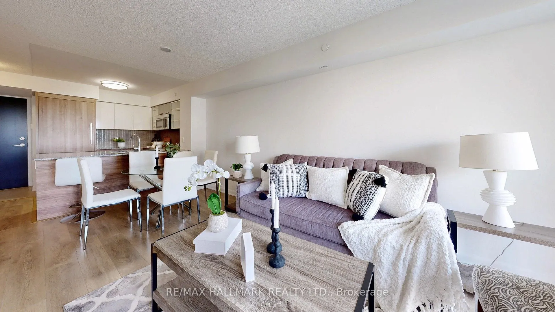 5168 Yonge Street, #711