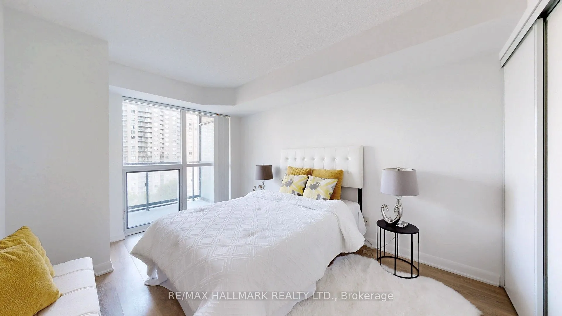 5168 Yonge Street, #711