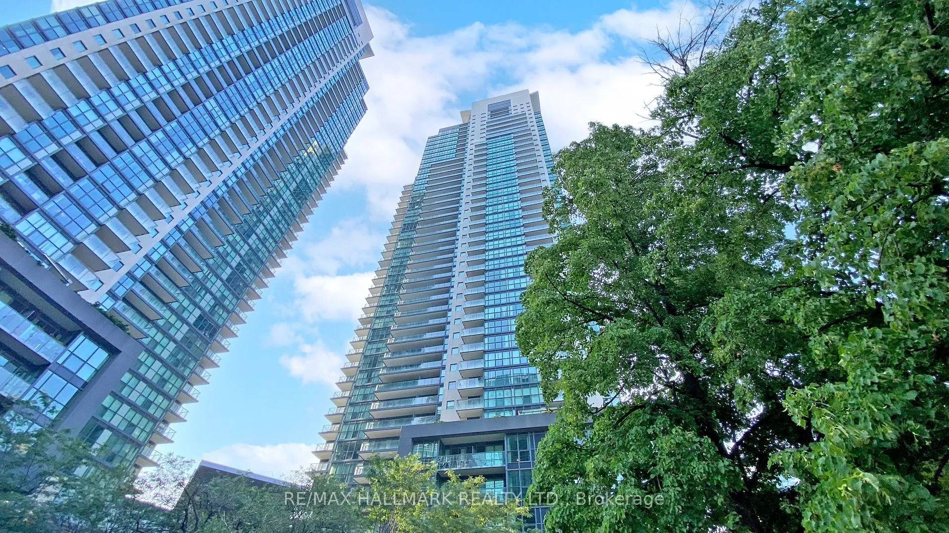 5168 Yonge Street, #711
