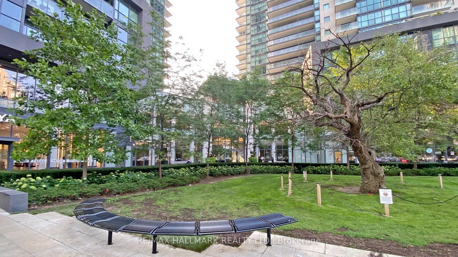 5168 Yonge Street, #711