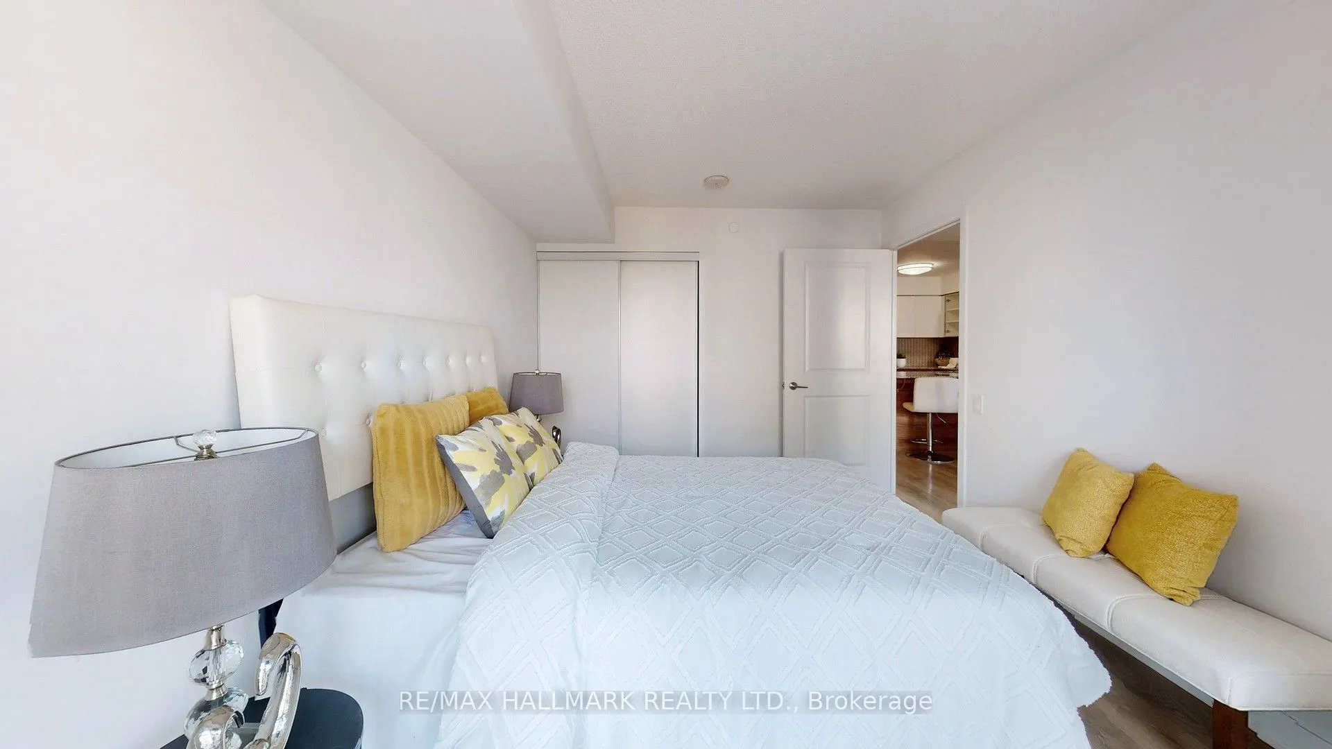 5168 Yonge Street, #711
