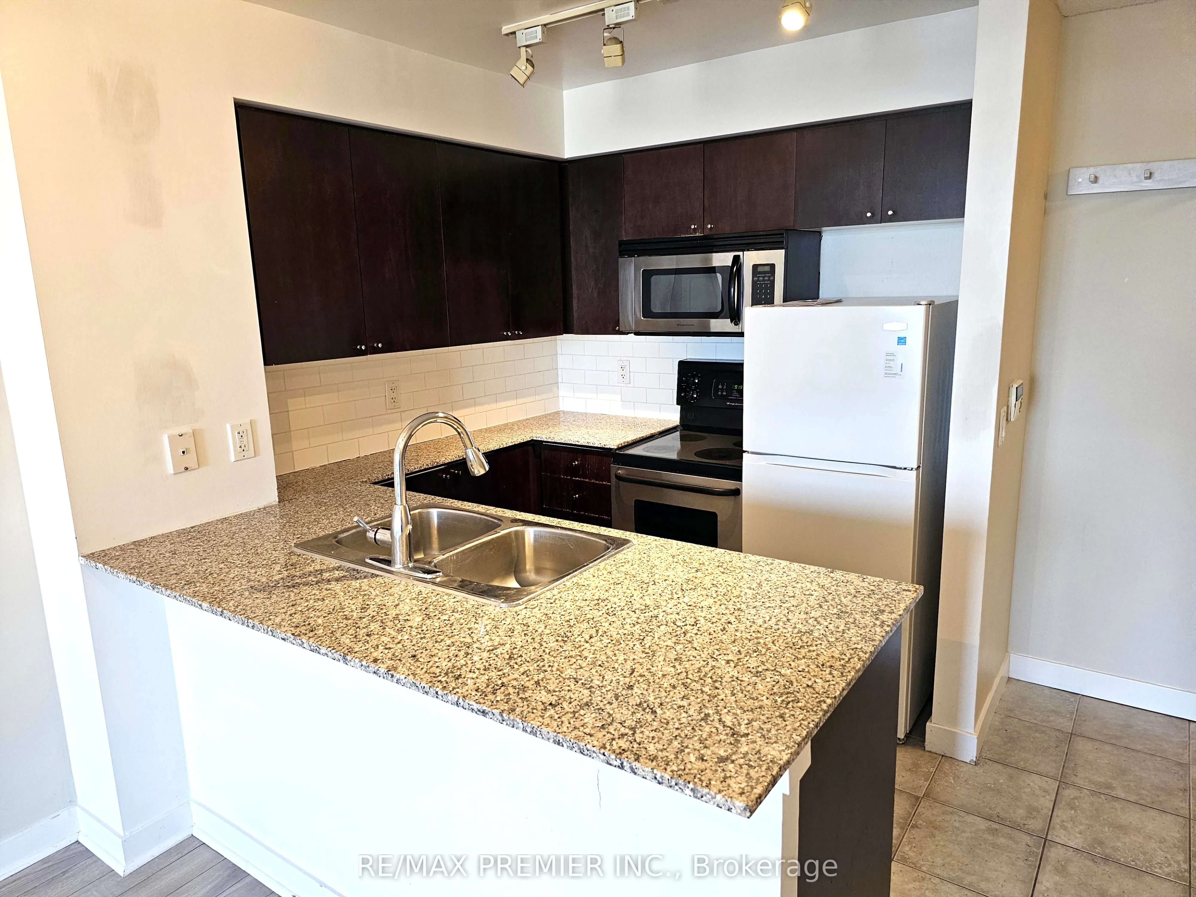 50 Lynn Williams Street, #2209