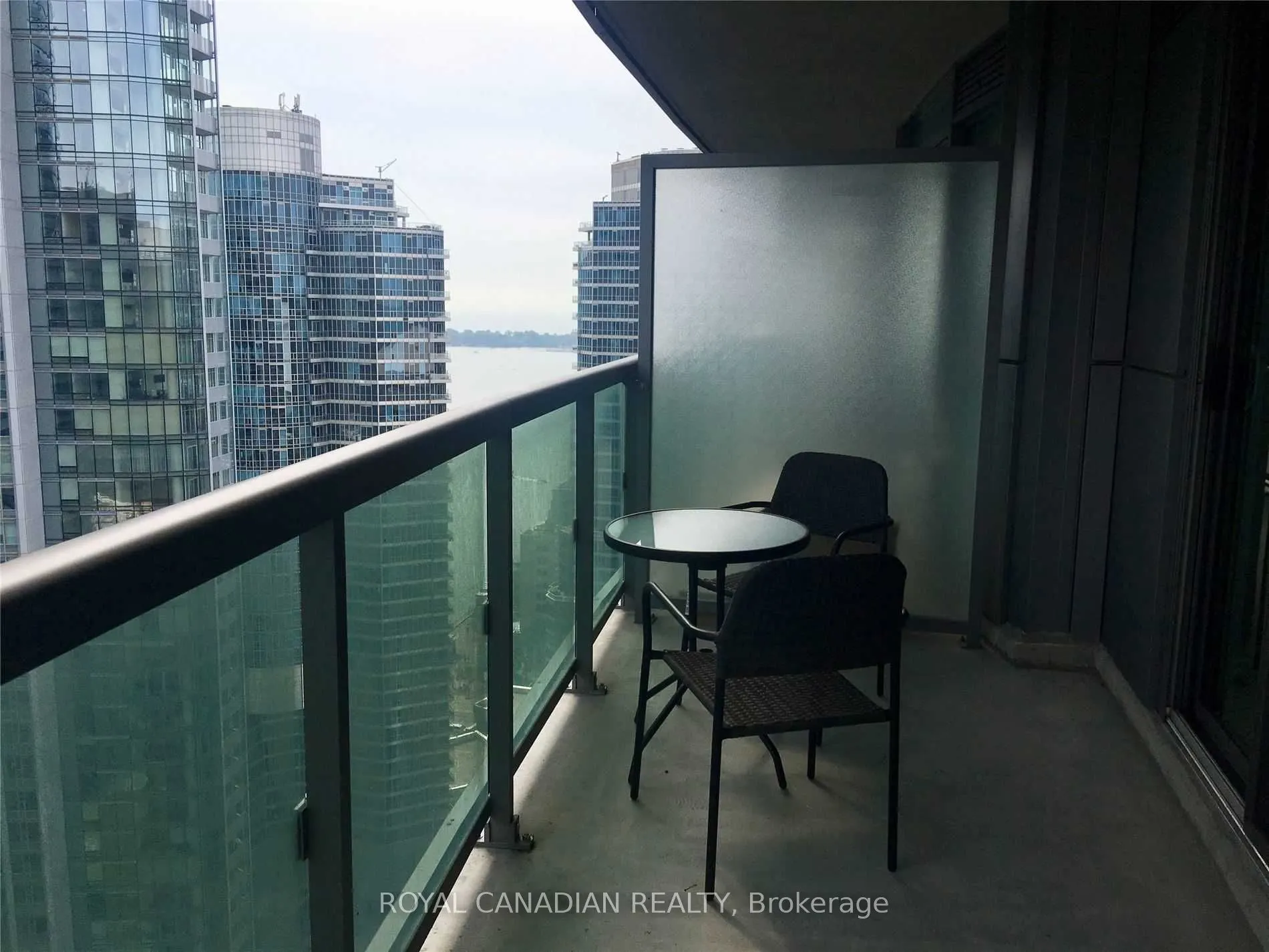 19 Grand Trunk Crescent, #3907