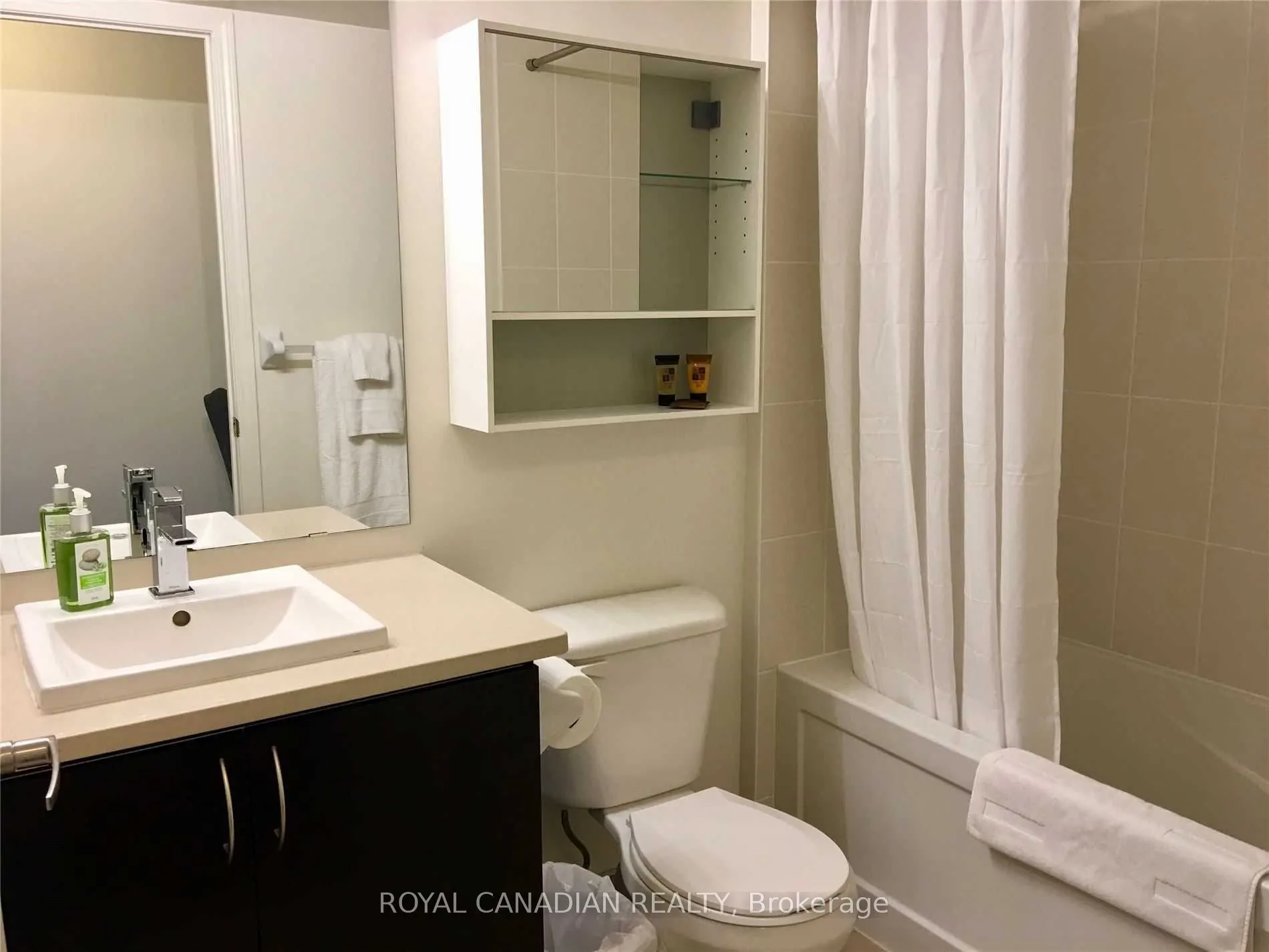 19 Grand Trunk Crescent, #3907