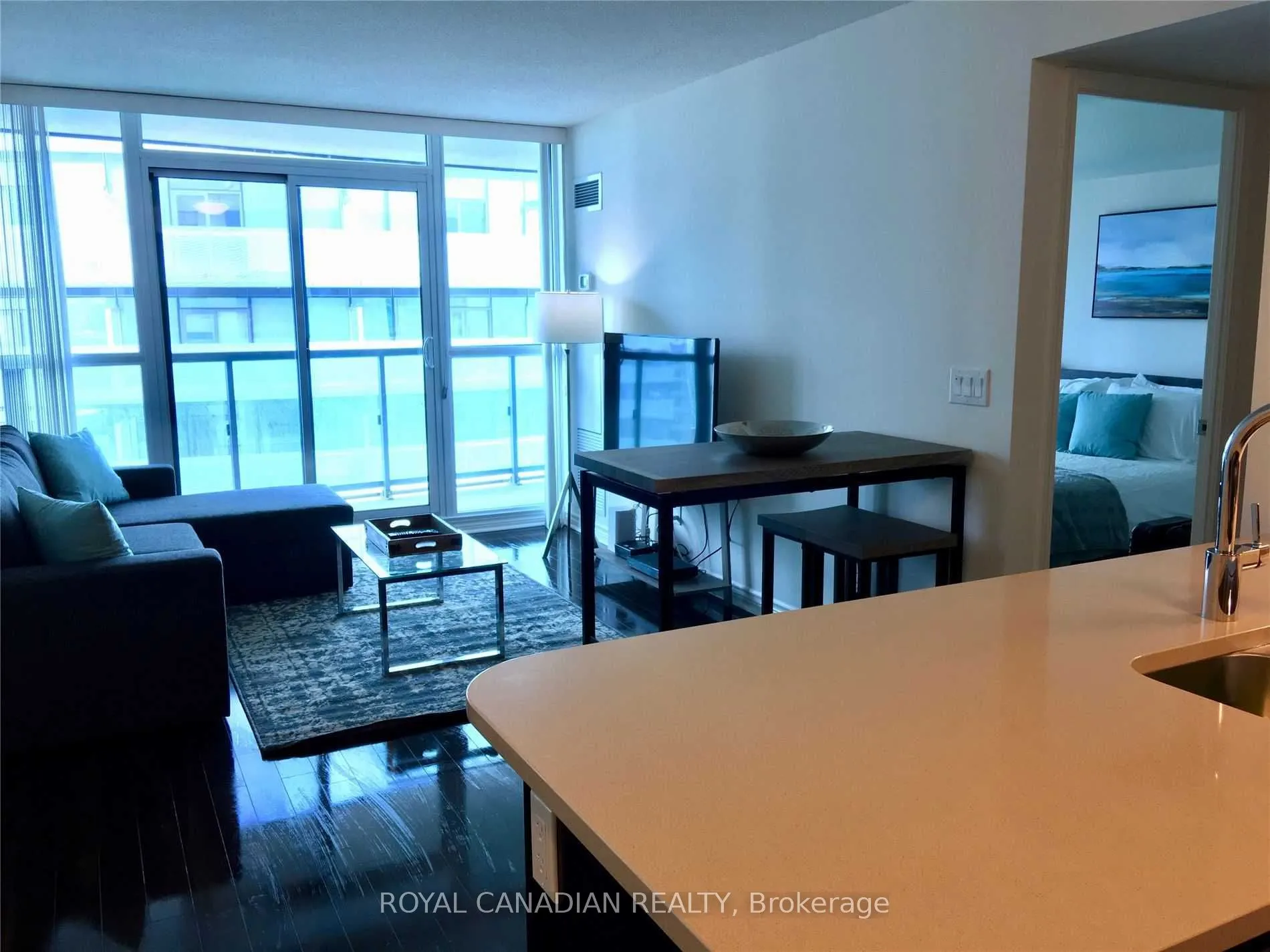 19 Grand Trunk Crescent, #3907