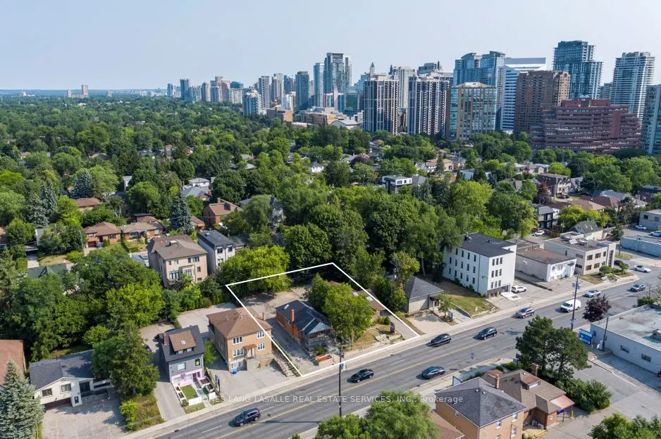110-112 Sheppard Avenue W
