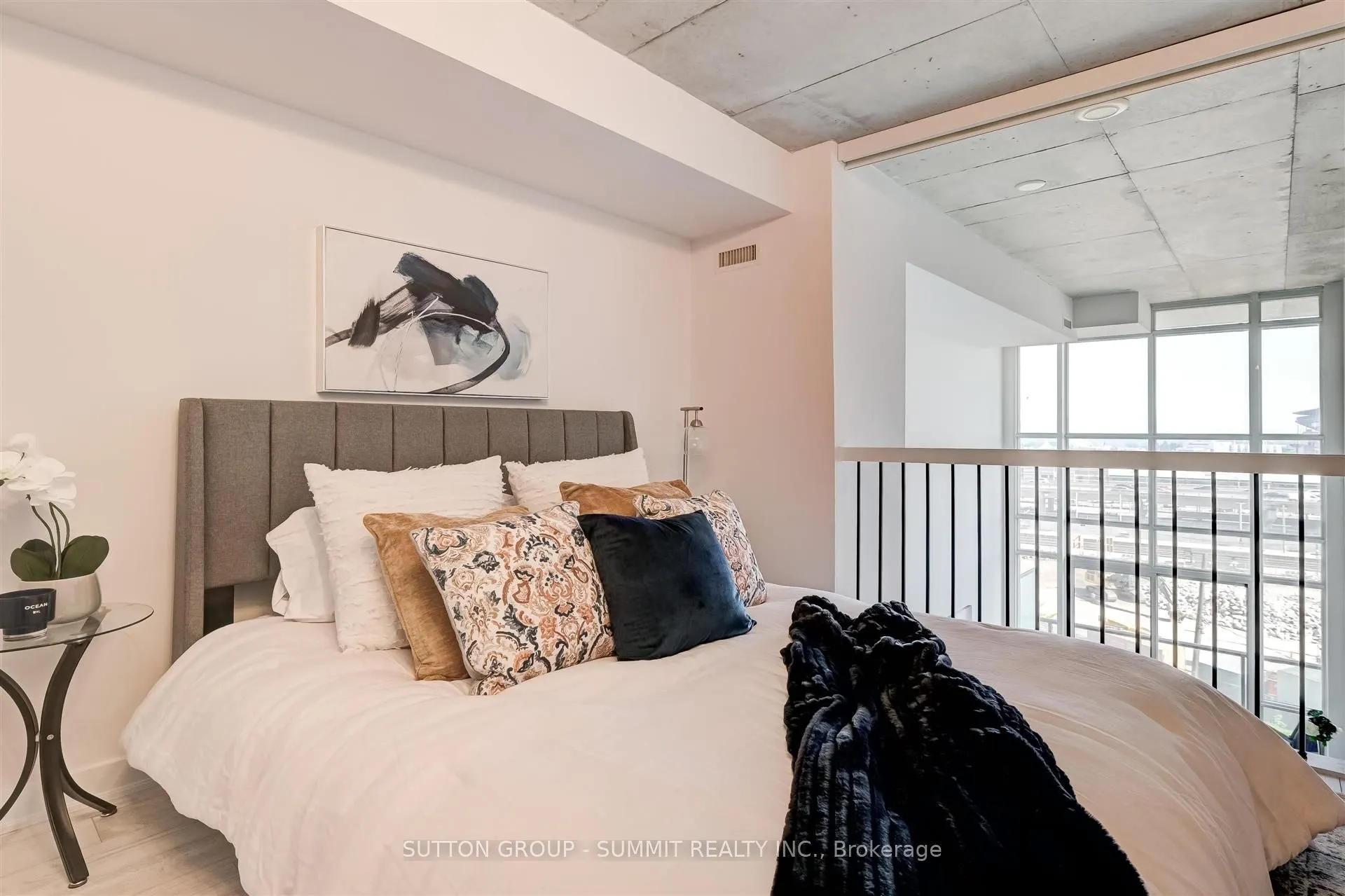 5 Hanna Avenue, #505