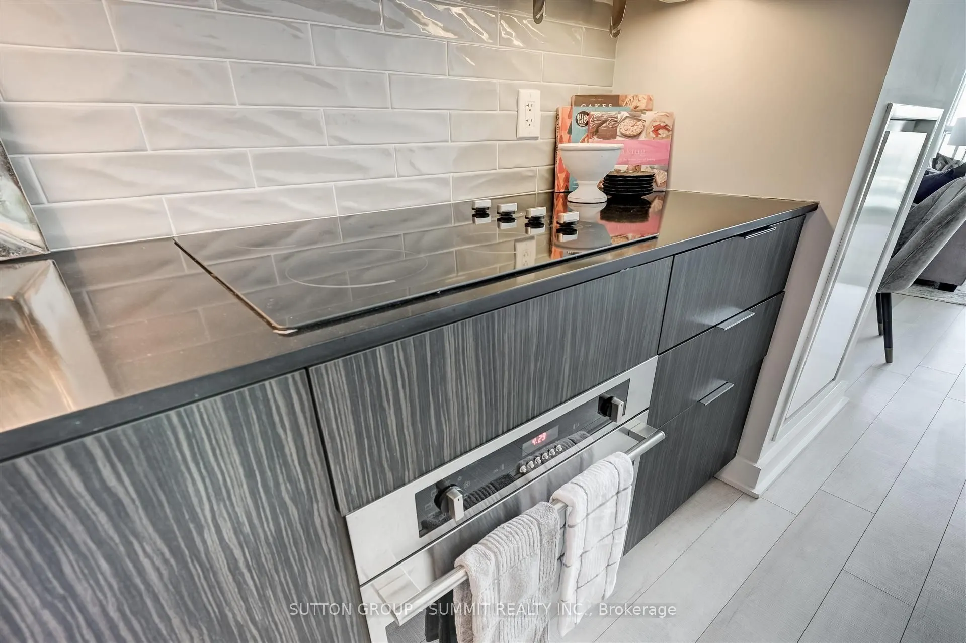 5 Hanna Avenue, #505