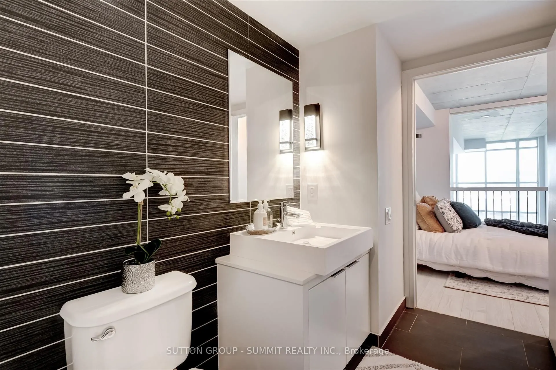 5 Hanna Avenue, #505