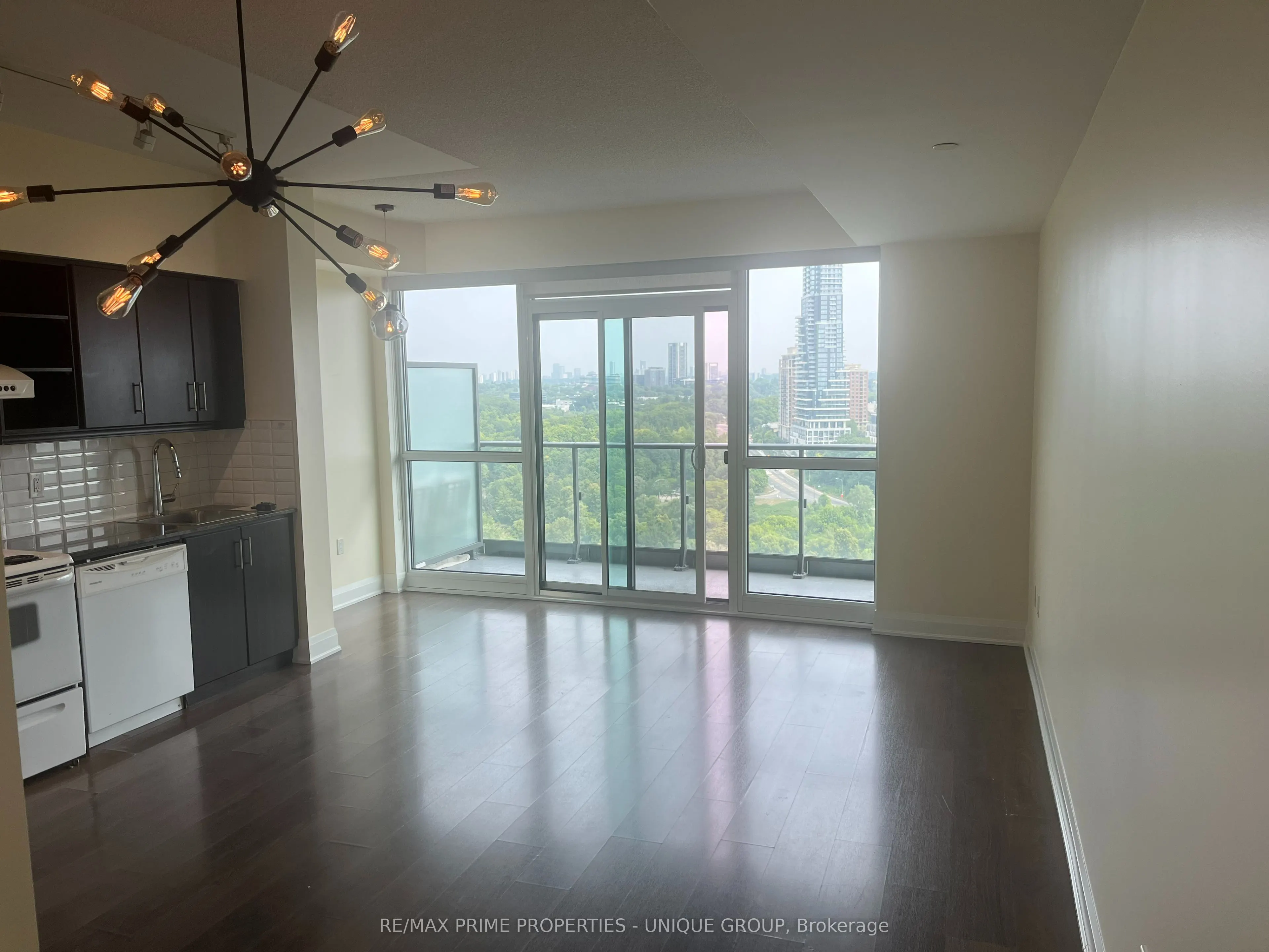 160 Vanderhoof Avenue, #1601