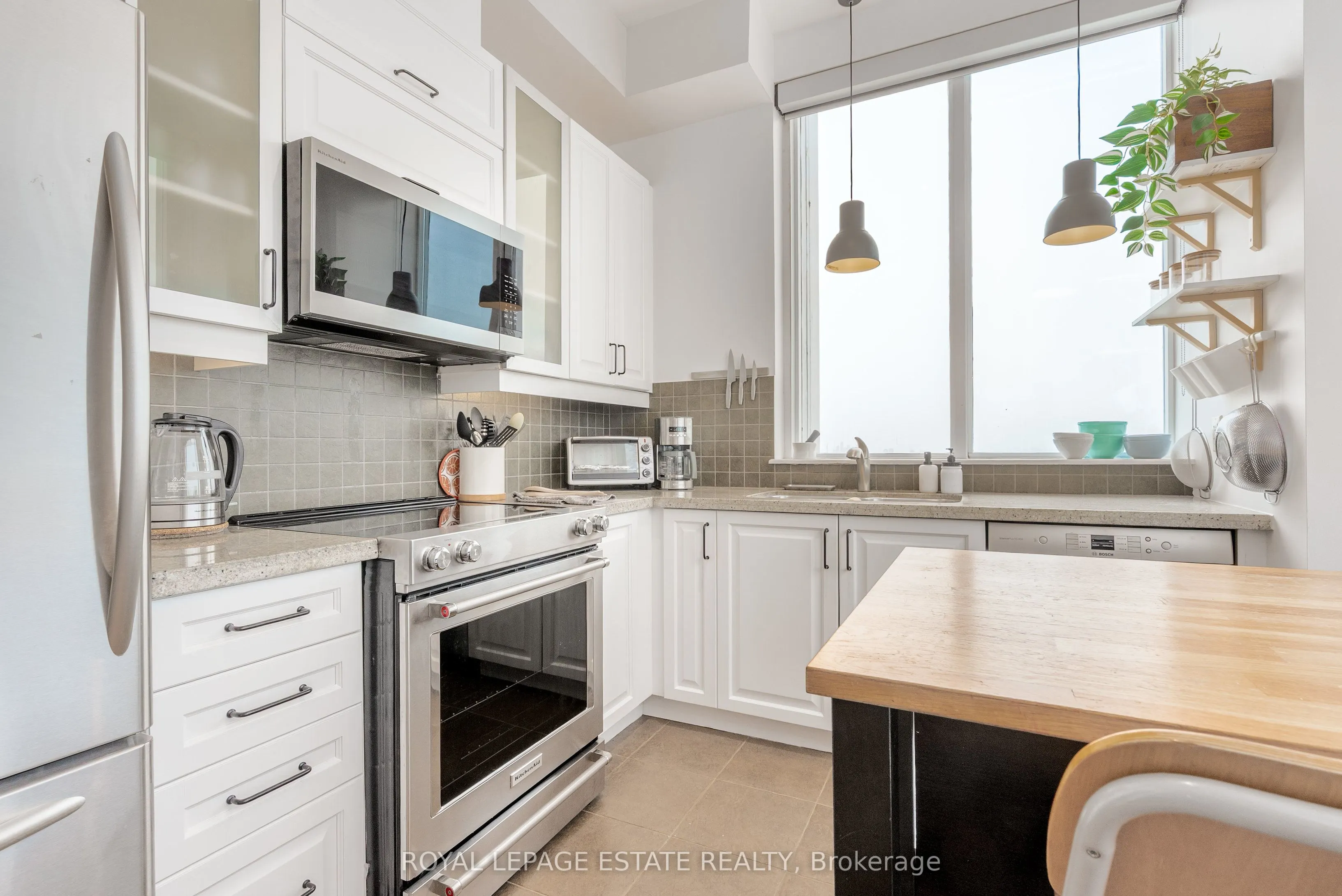 763 Bay Street, #PH06