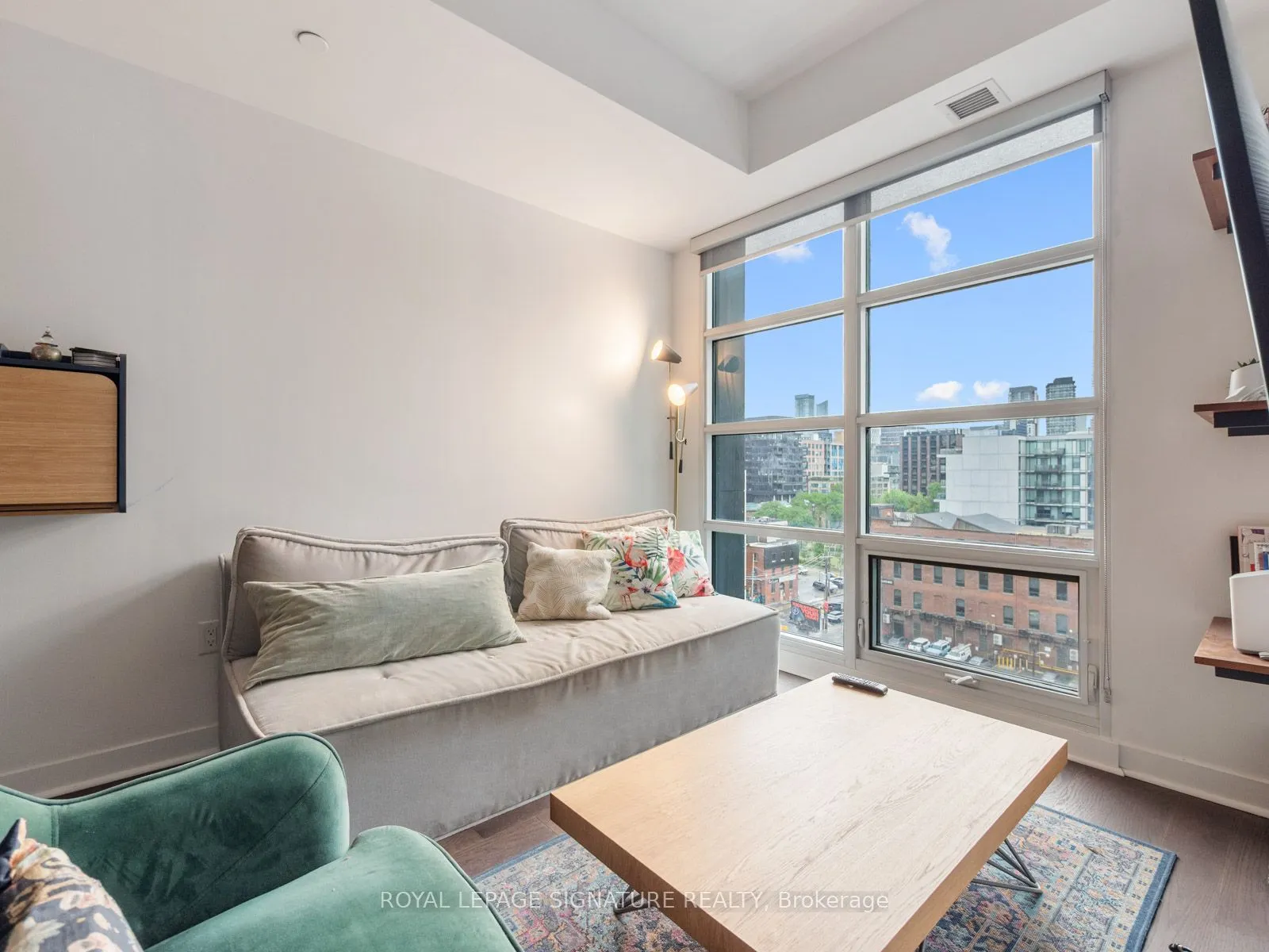 501 Adelaide Street W, #905