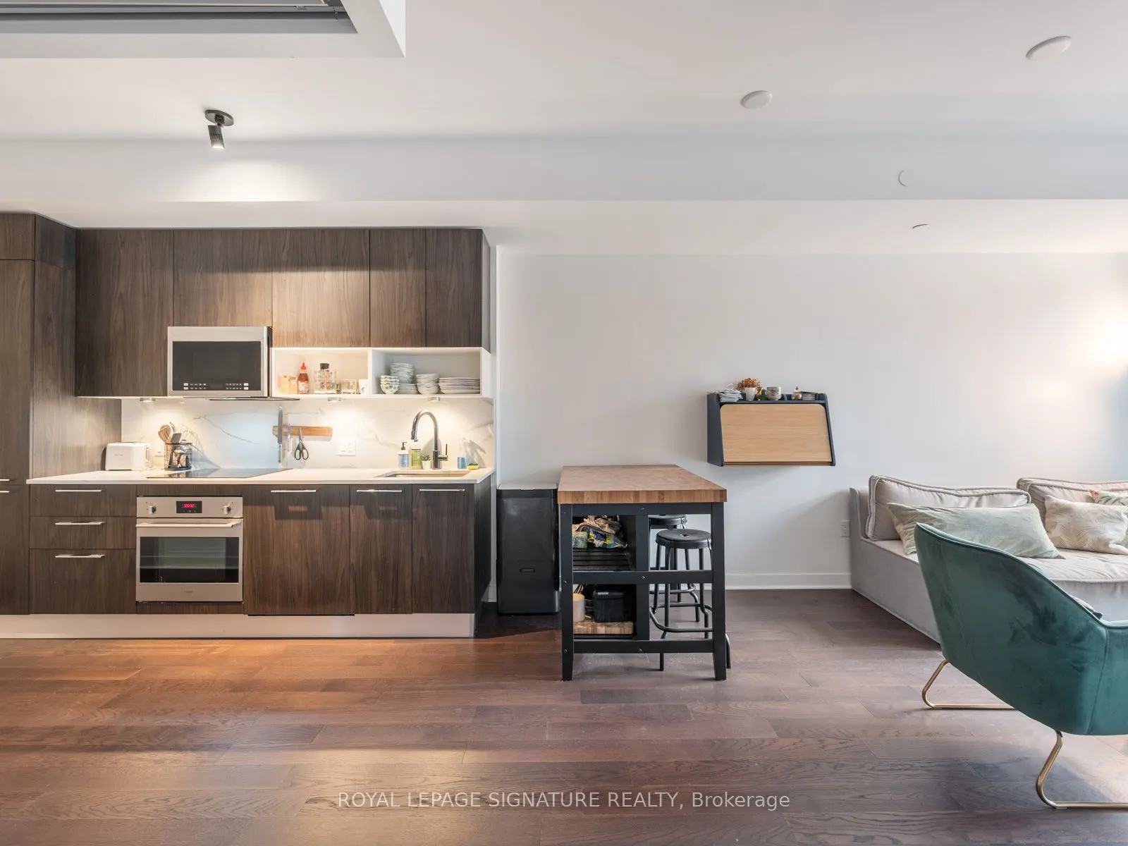 501 Adelaide Street W, #905