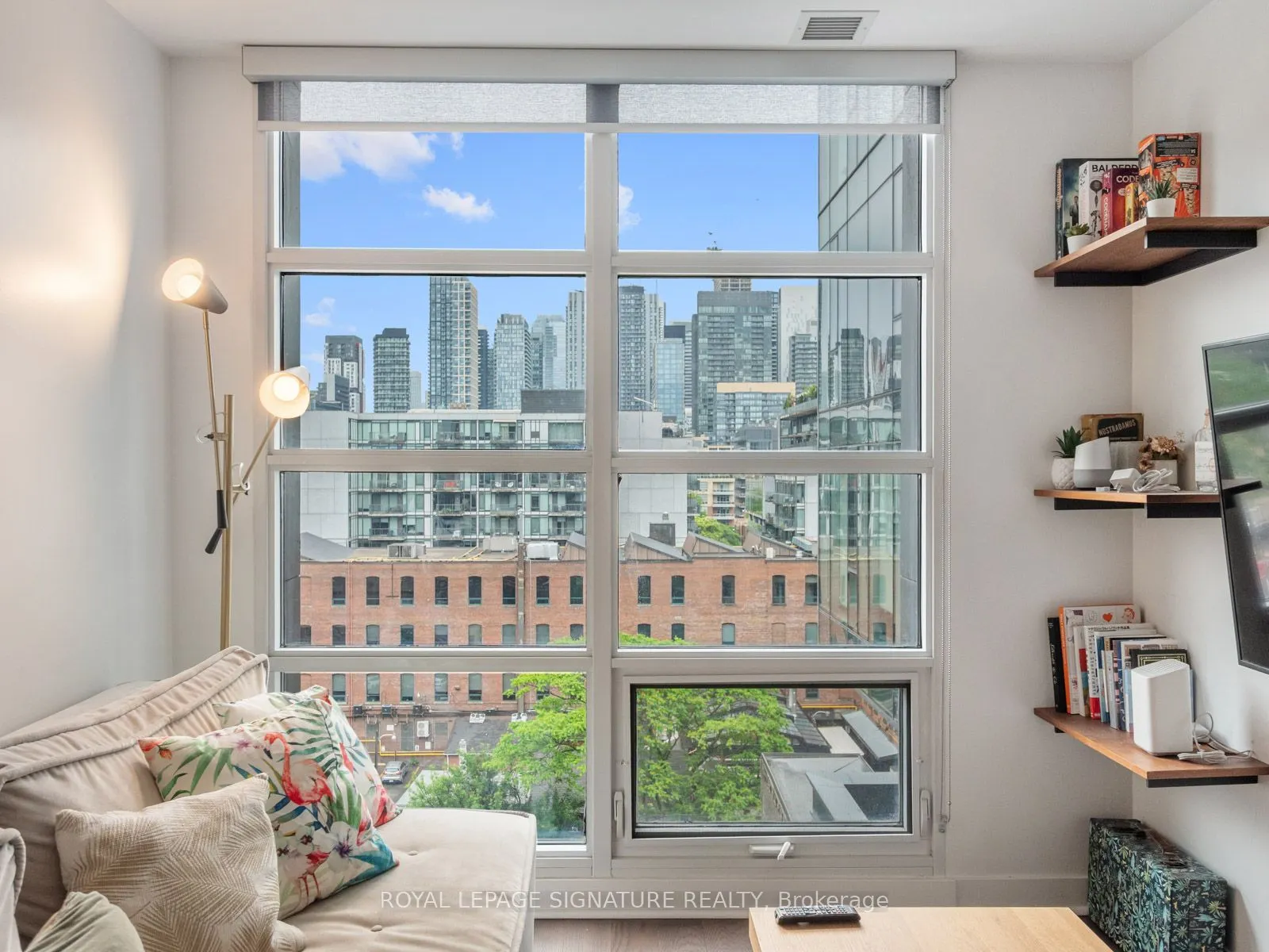 501 Adelaide Street W, #905