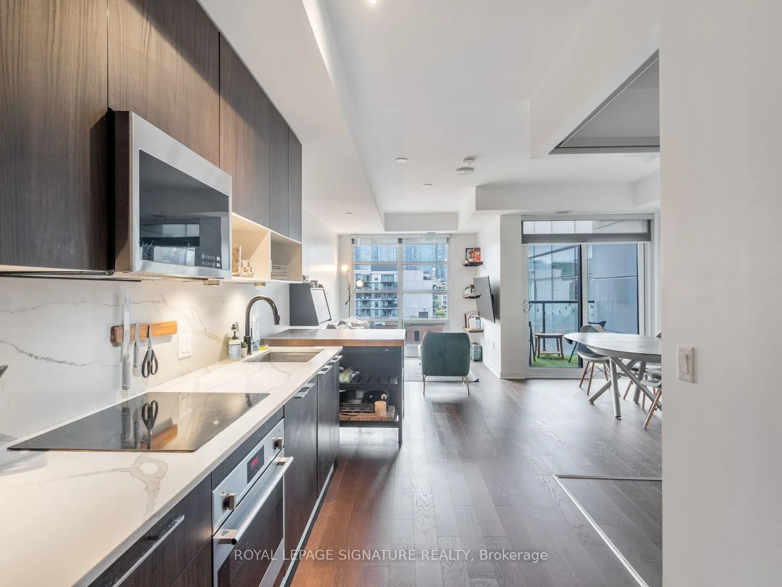 501 Adelaide Street W, #905