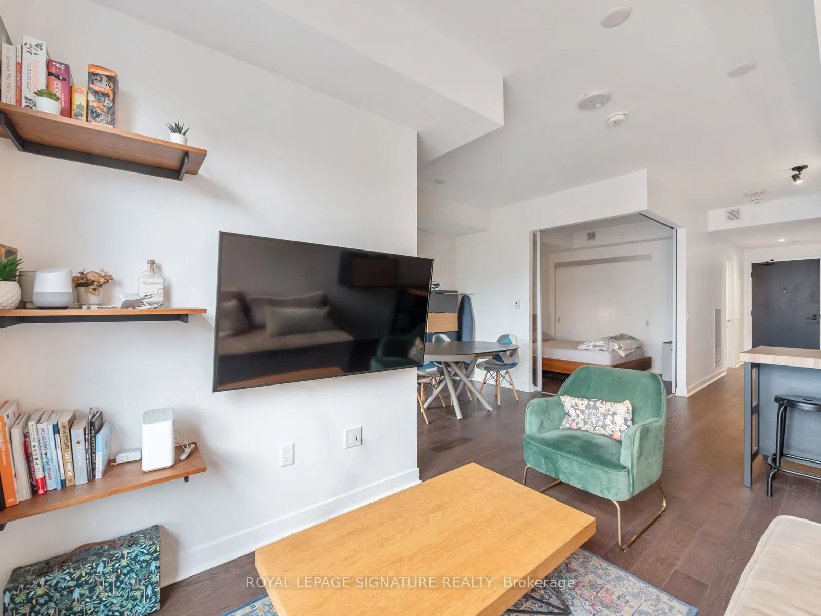 501 Adelaide Street W, #905