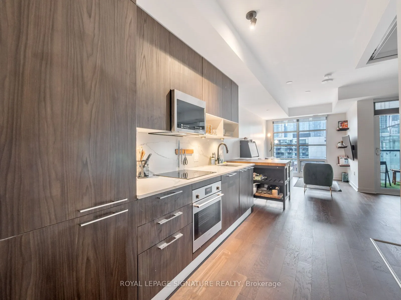 501 Adelaide Street W, #905