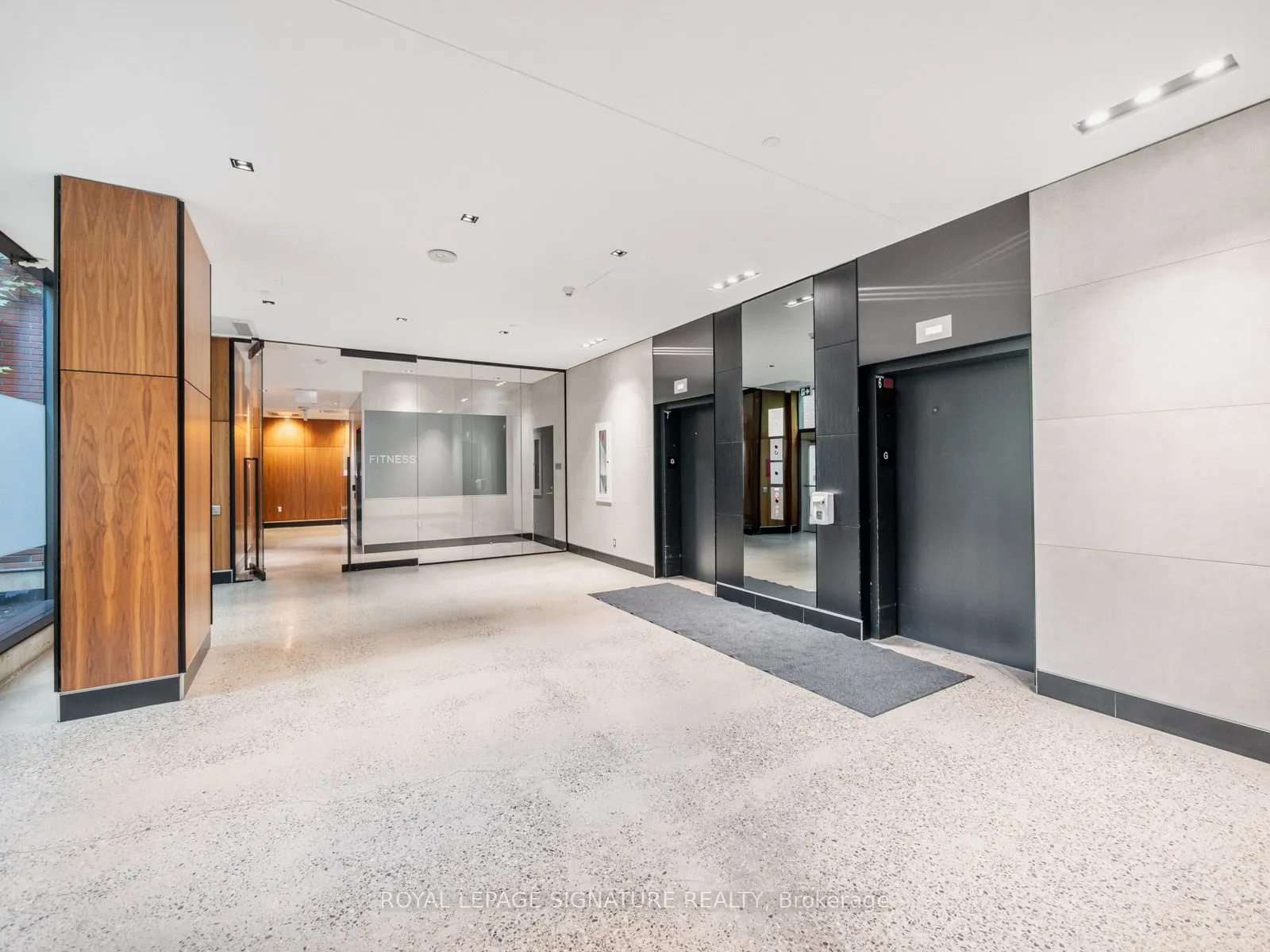 501 Adelaide Street W, #905