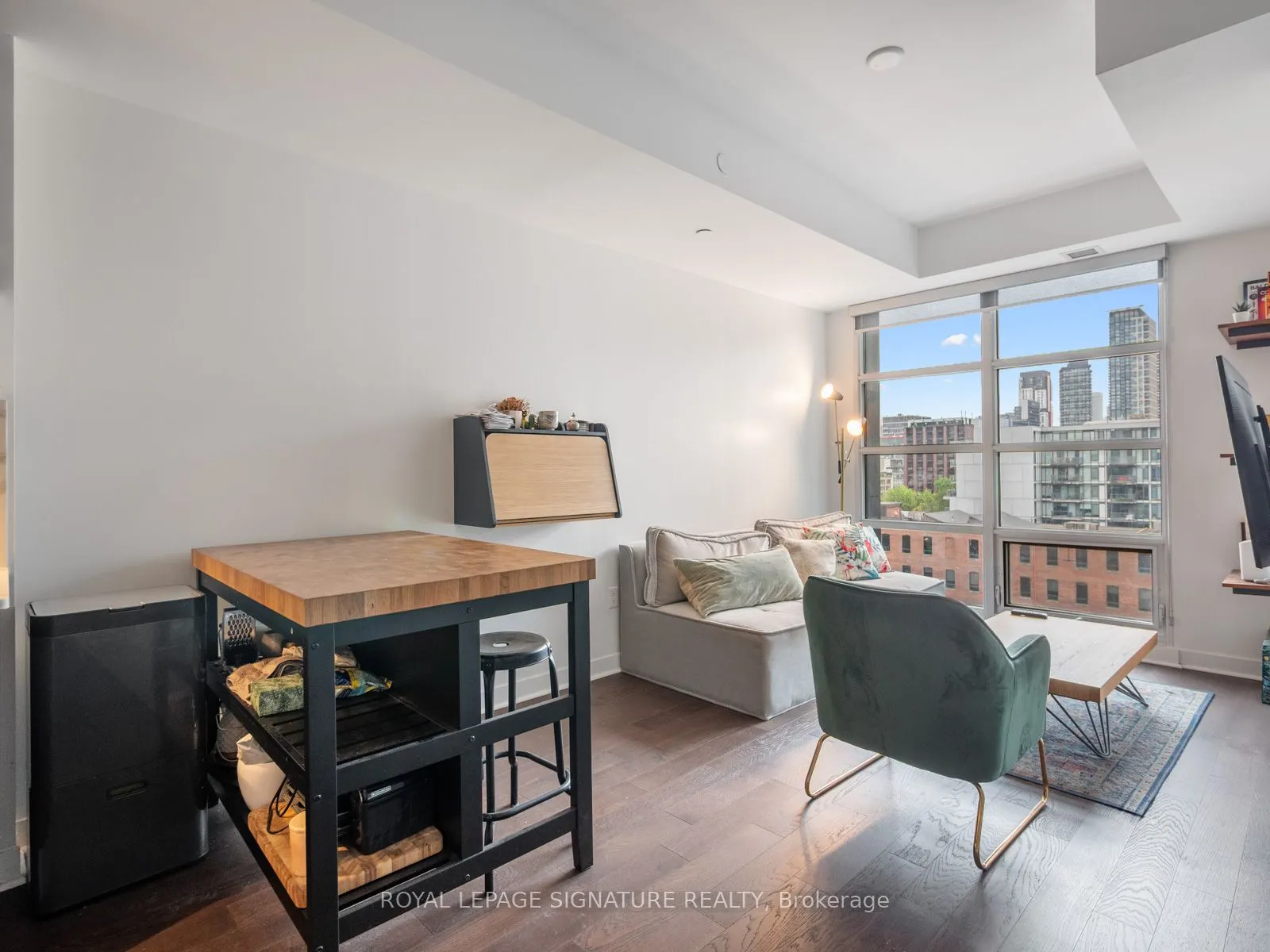 501 Adelaide Street W, #905
