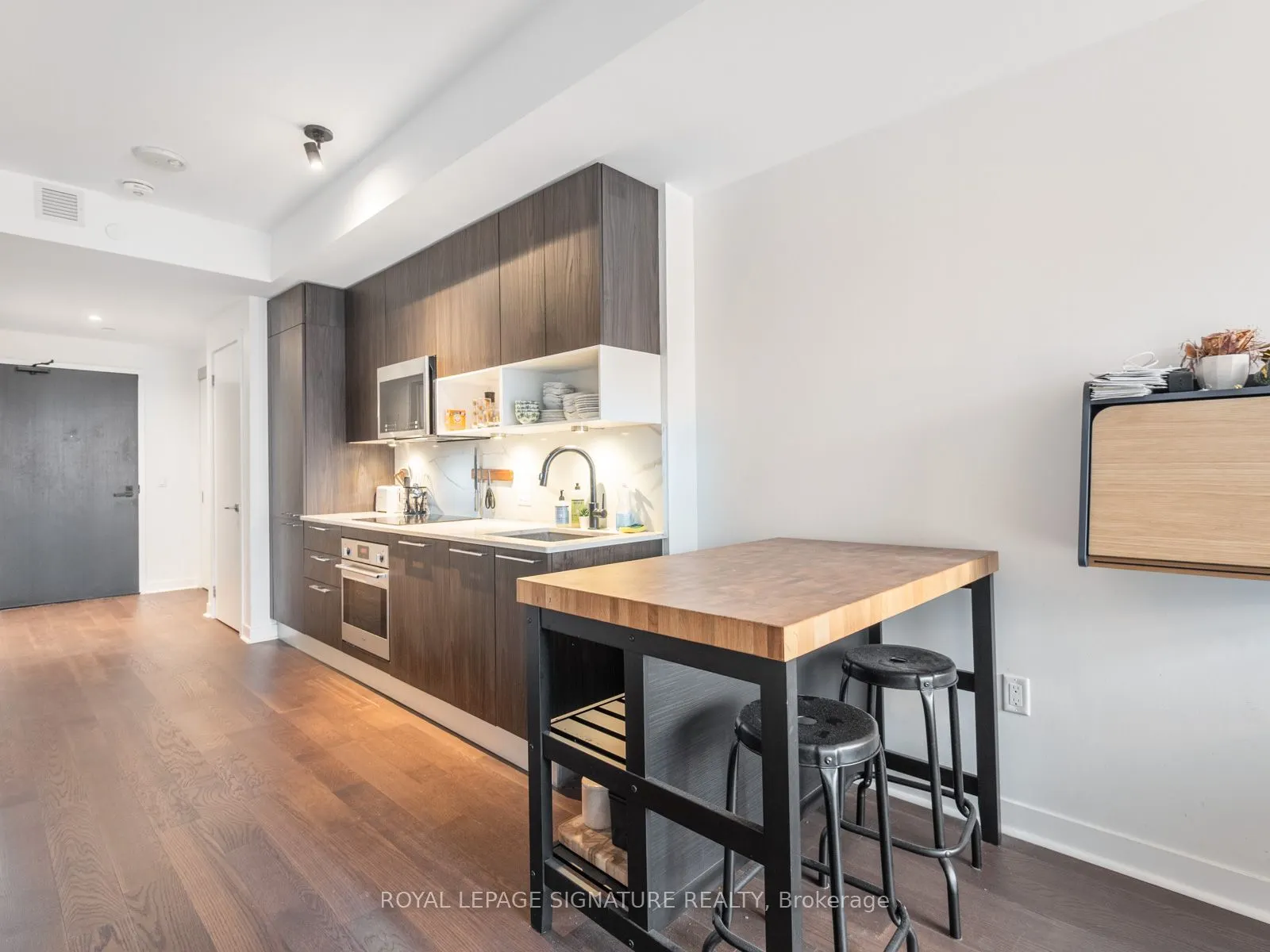501 Adelaide Street W, #905
