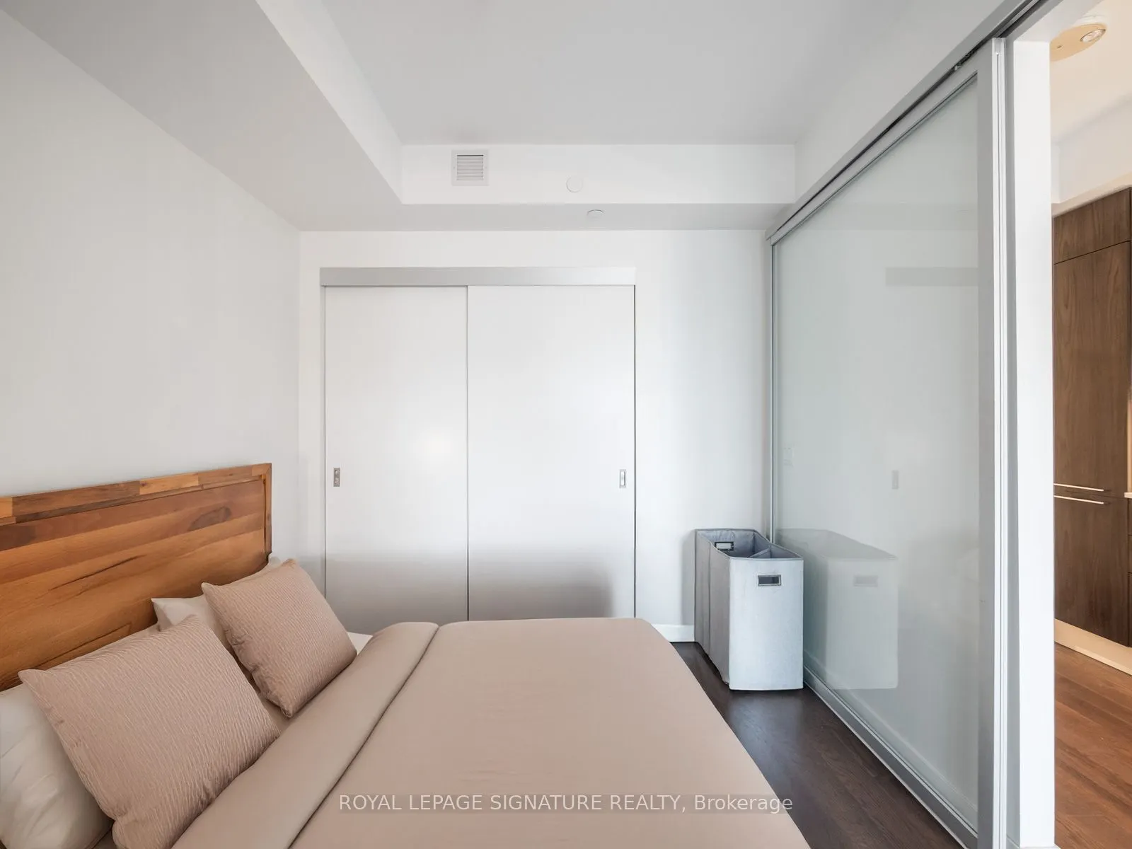 501 Adelaide Street W, #905