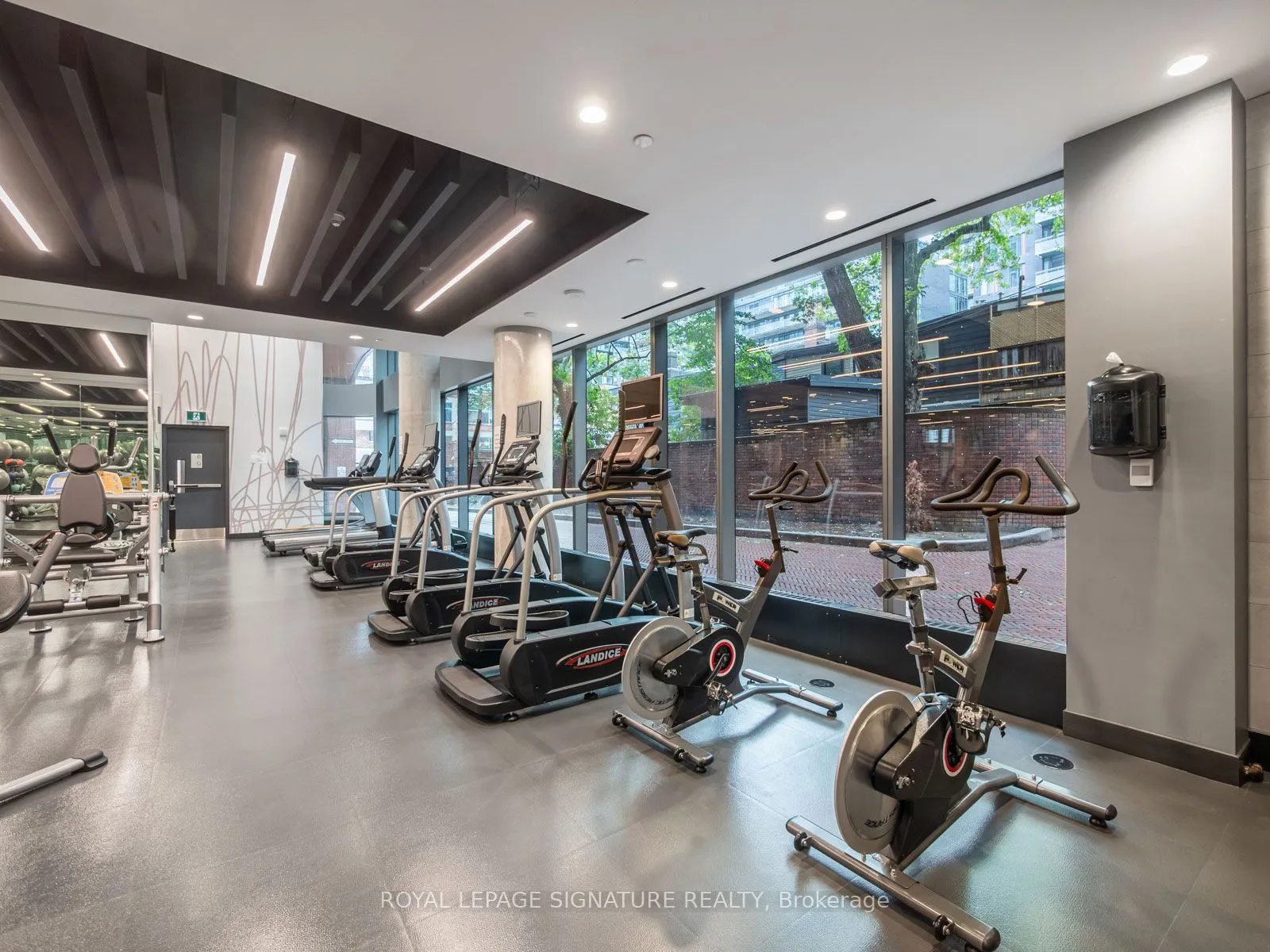 501 Adelaide Street W, #905