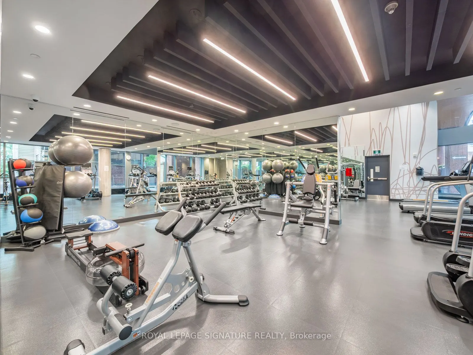 501 Adelaide Street W, #905