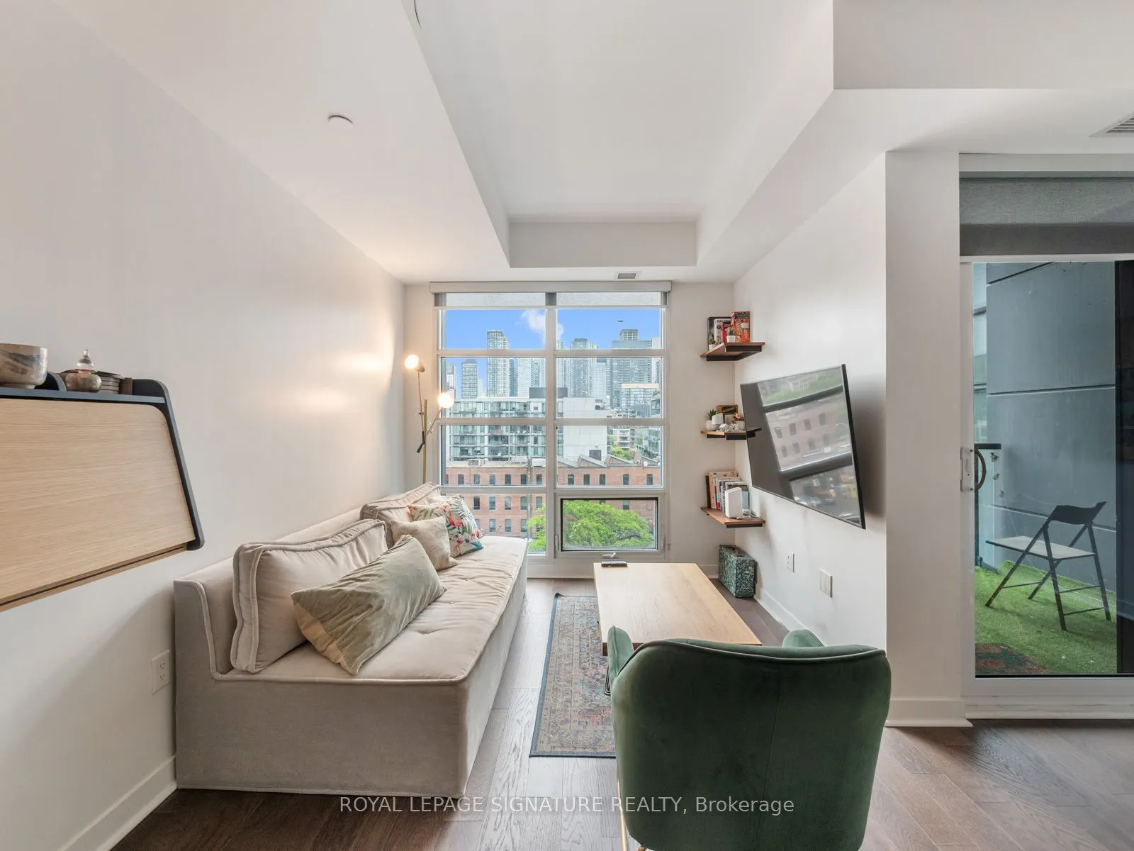 501 Adelaide Street W, #905