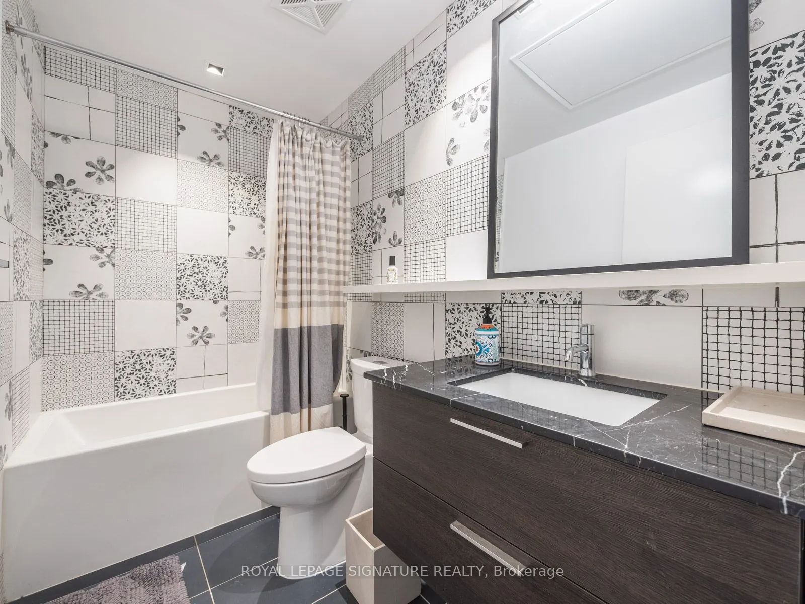 501 Adelaide Street W, #905