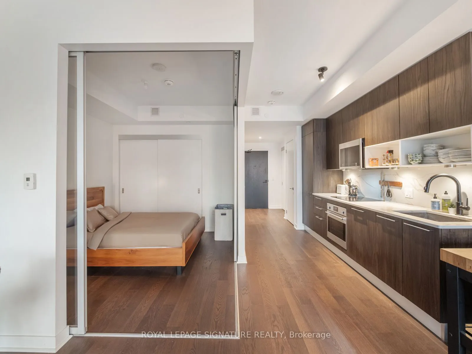 501 Adelaide Street W, #905